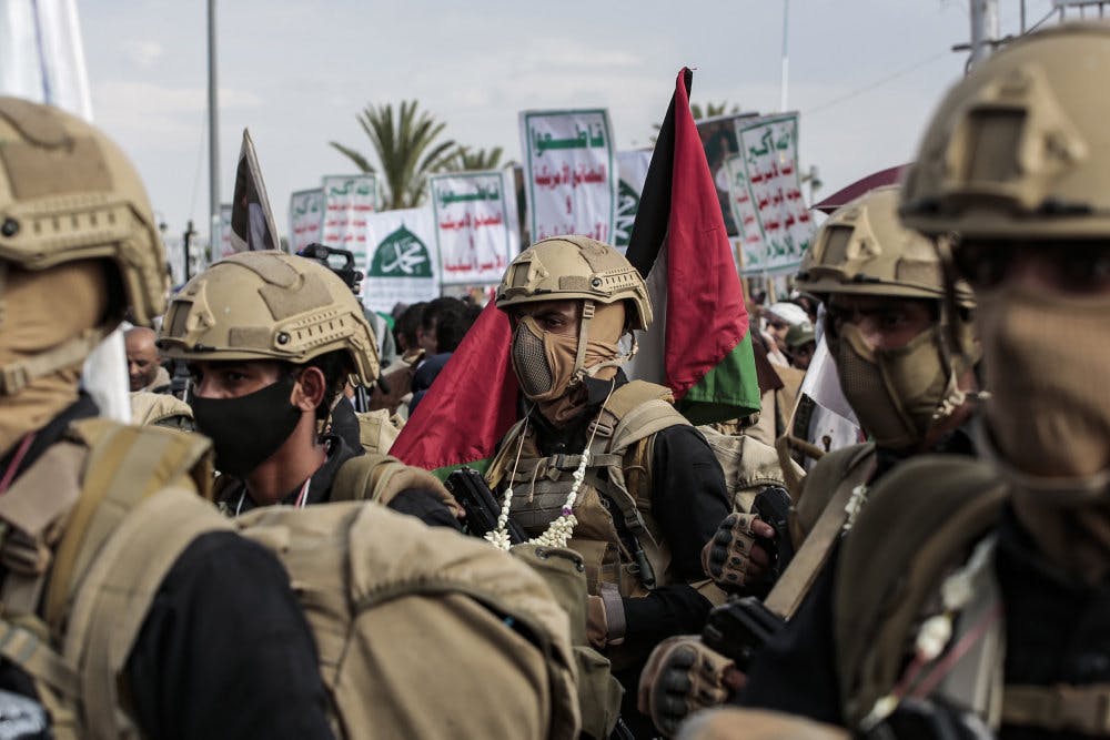 Houthi-bevægelsen i Yemen er tydelig i støtten til palæstinenserne og modstanden mod Israel. Ifølge en yemenitisk sikkerhedskilde har houthierne anholdt flere personer på mistanke om, at de samarbejder med Israel. Det kommer efter et luftangreb torsd