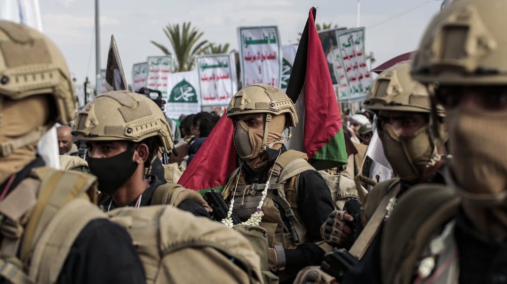 Houthi-bevægelsen i Yemen er tydelig i støtten til palæstinenserne og modstanden mod Israel. Ifølge en yemenitisk sikkerhedskilde har houthierne anholdt flere personer på mistanke om, at de samarbejder med Israel. Det kommer efter et luftangreb torsd