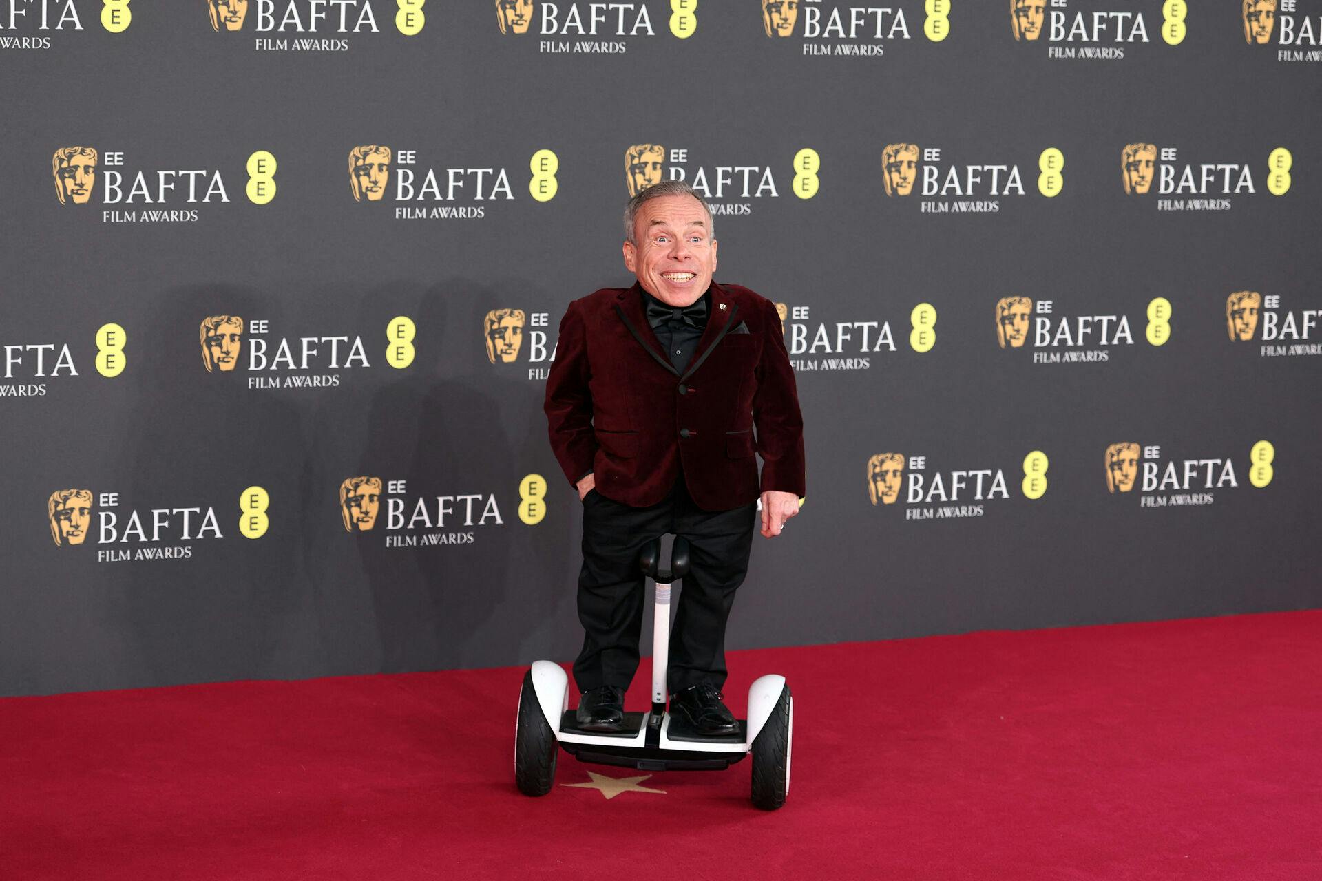 Warwick Davis vender tilbage i sin gamle rolle i den nye "Harry Potter"-serie.