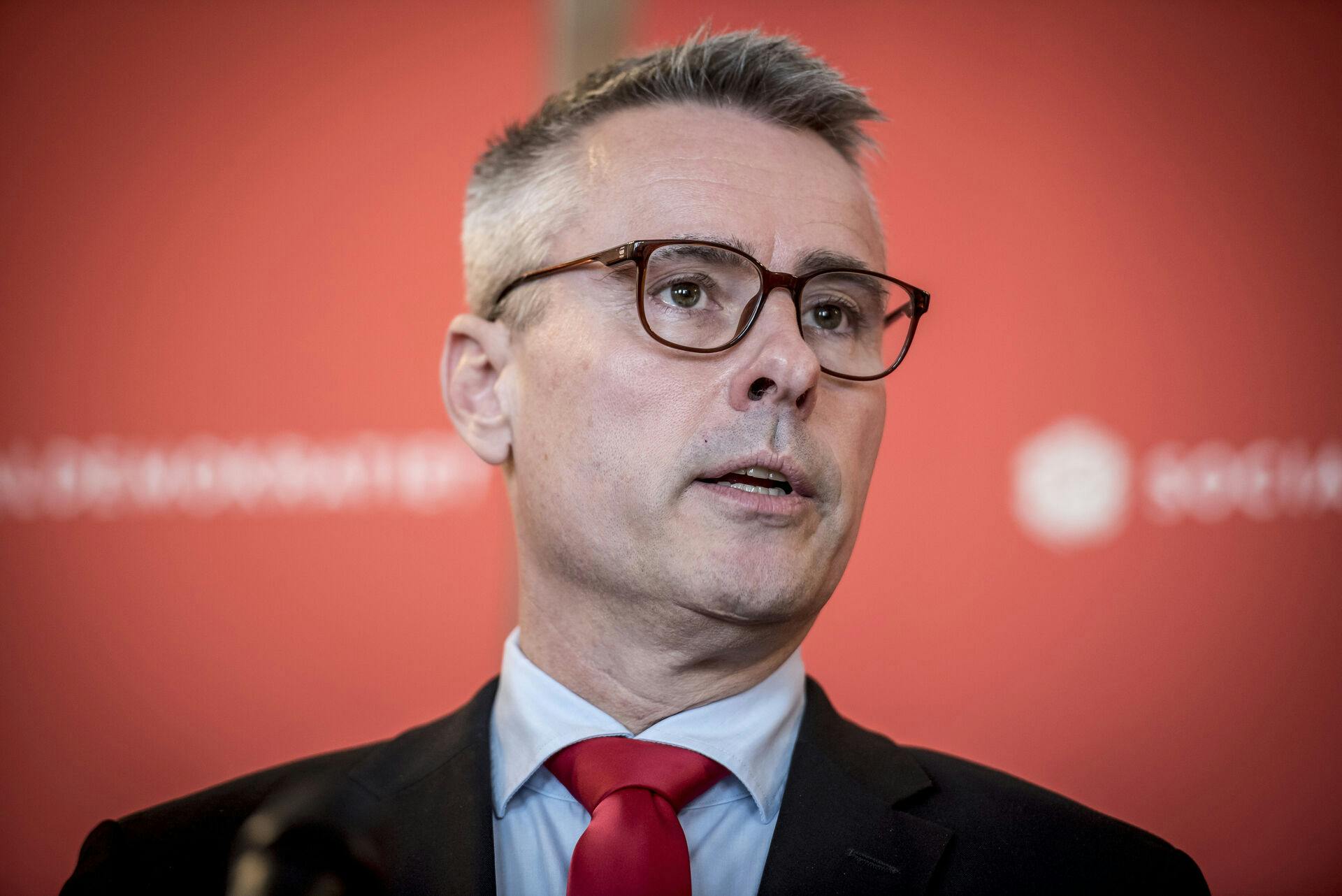 Henrik Sass Larsen afsluttede mandag sagen mod sig med en personlig undskyldning til ofre, kolleger og familie. Dommen falder senere i dag.