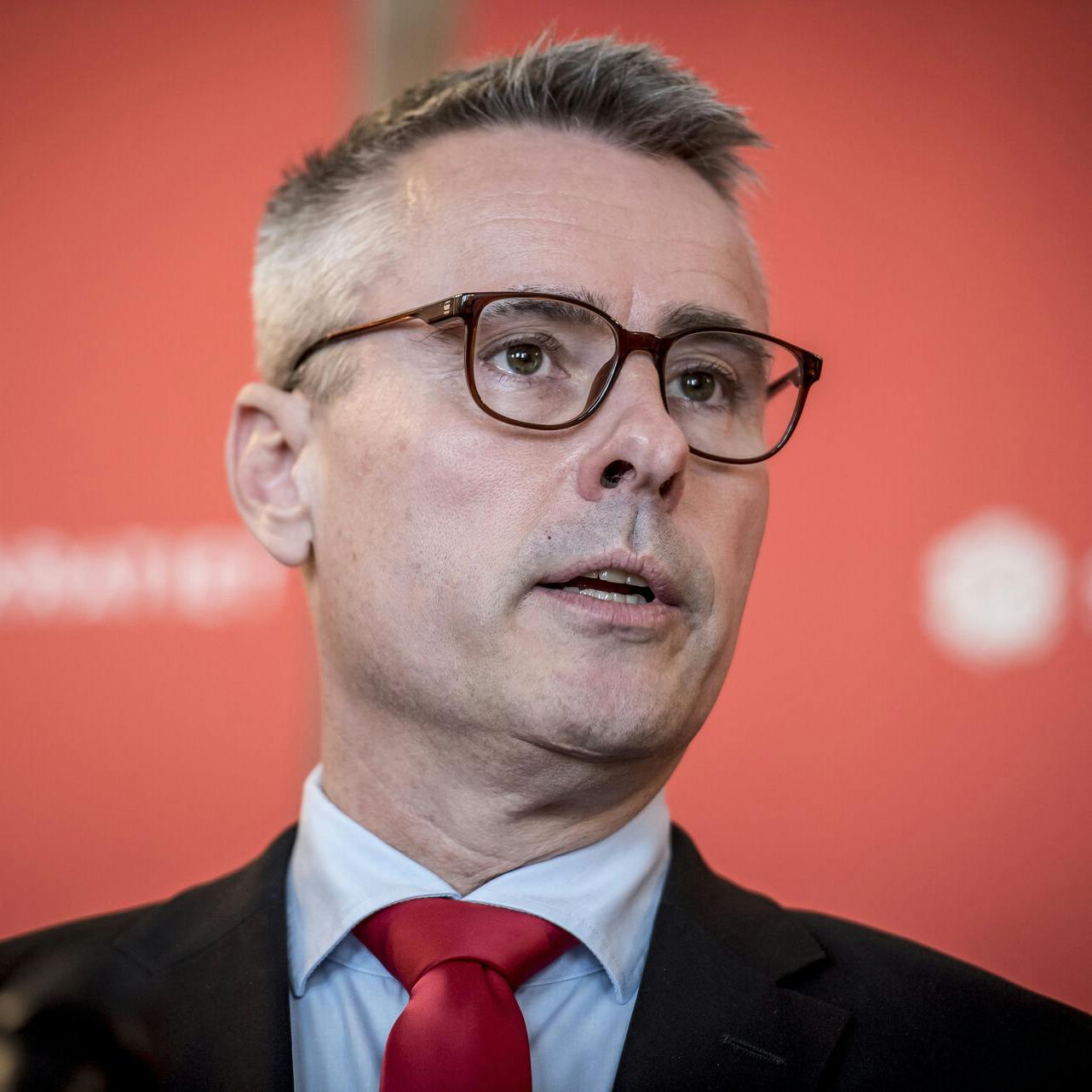 Henrik Sass Larsen afsluttede mandag sagen mod sig med en personlig undskyldning til ofre, kolleger og familie. Dommen falder senere i dag.