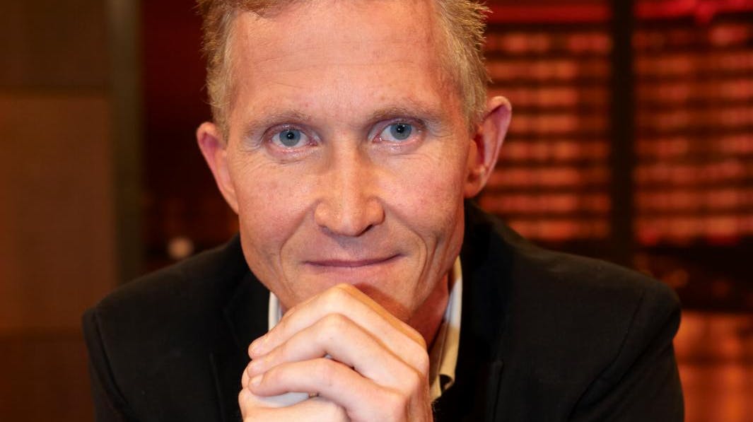 Som teenagere røg Brian og hans storebror Eskild i et voldsomt slagsmål om seks burgere. Ophøret endte med, at Brian kastede en kniv efter sin bror og satte punktum for deres forhold i 30 år.