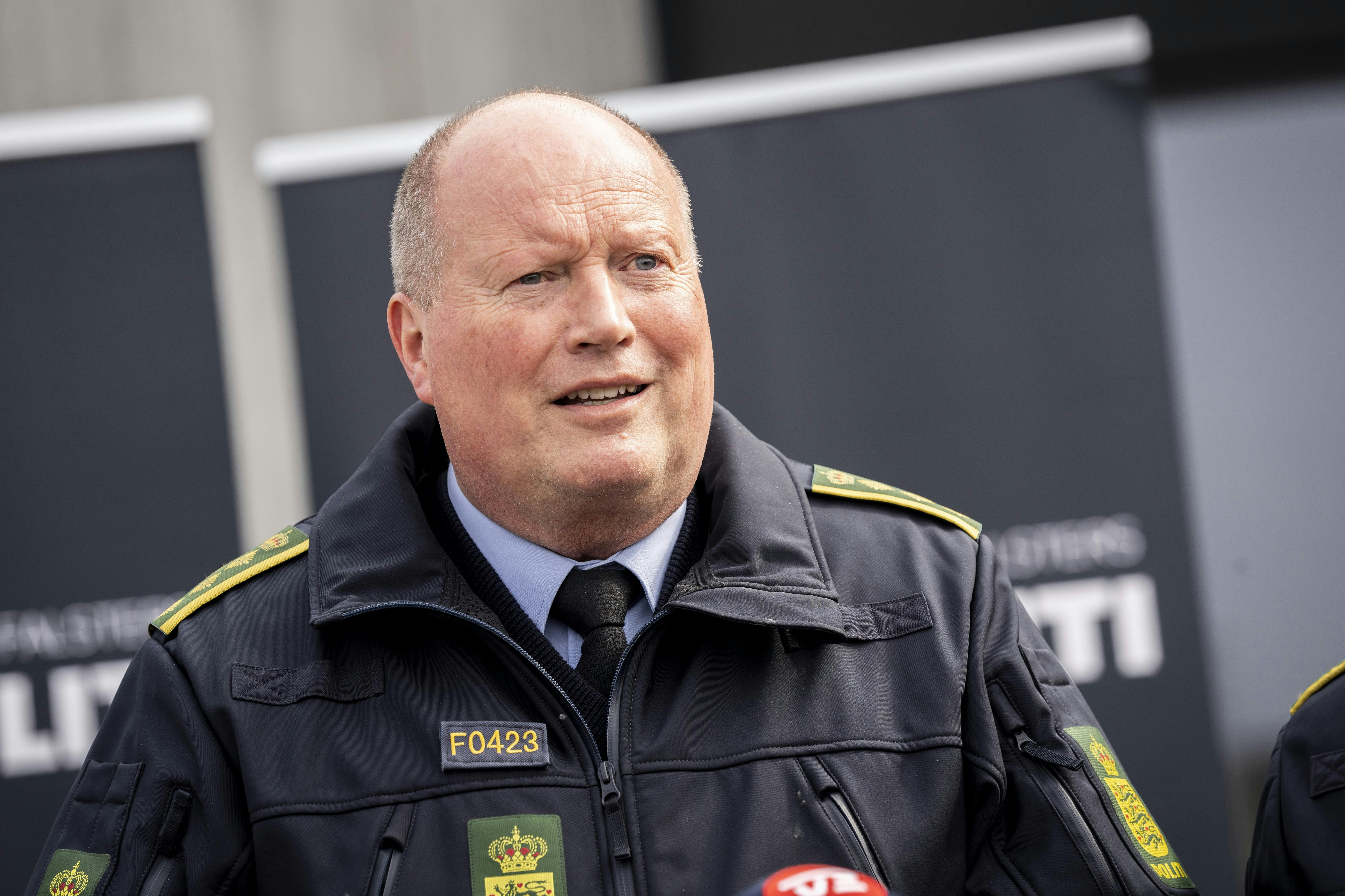 Politiinspektør Kim Kliver og vicepolitiinspektør Rune Dahl Nilsson fra Sydsjællands og Lolland-Falsters politi giver status på sagen om den forsvundne 13-årige pige, på Næstved politistation søndag den 16. april 2023. Den 13-årige pige forsvandt lørdag, og politiet har søndag i en pressemeddelelse meddelt, at de arbejder ud fra en teori om, at der er begået en kriminel handling.. (Foto: Ida Marie Odgaard/Ritzau Scanpix)
