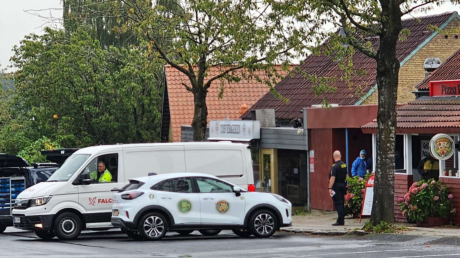 Drabet skete i pizzaforretningen, man kan skimte til højre på dette billede.