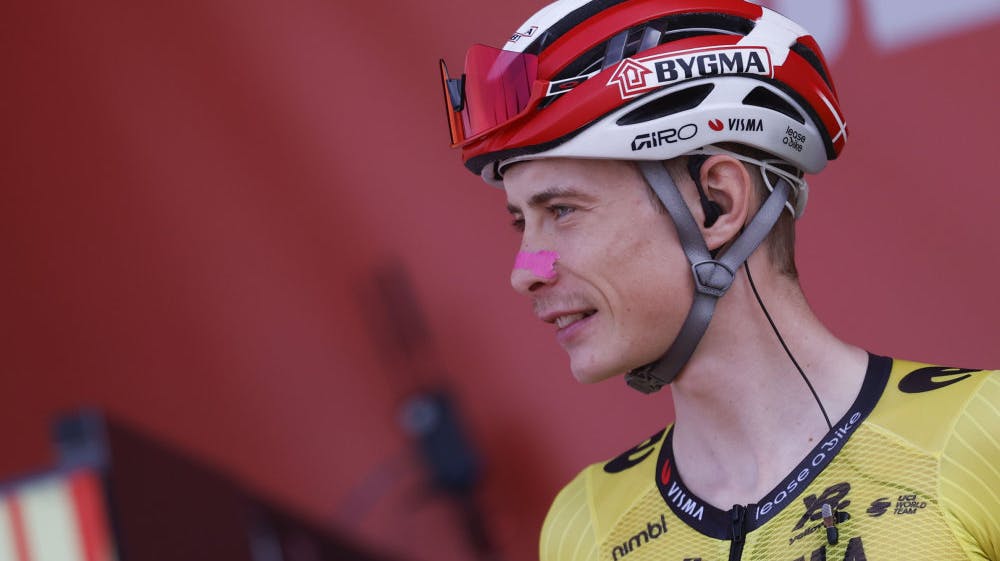 Jonas Vingegaard kan igen iklæde sig den røde førertrøje. - Foto: Javier Lizón/Ritzau Scanpix 