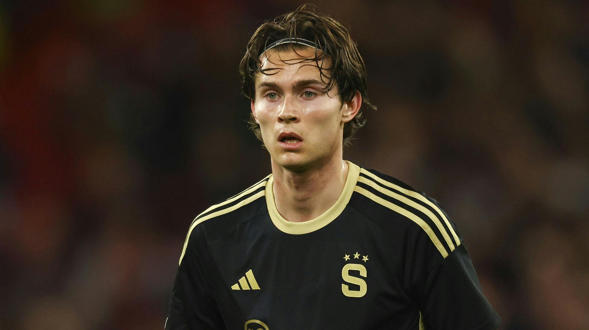AGF har hentet Ståle Solbakkens søn, Markus Solbakken, som erstatning for Mads Emil Madsen.