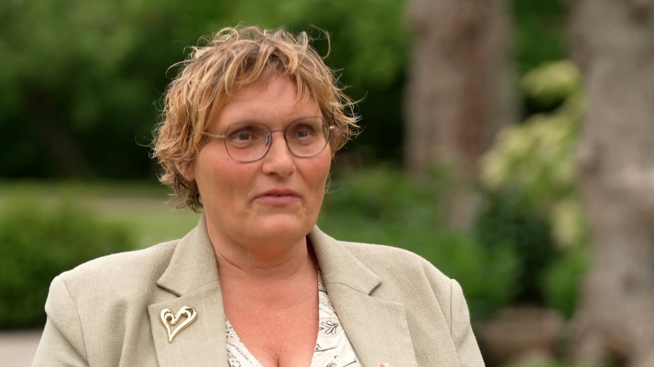 Winnie Topp har været med i "Landmand søger kærlighed" før. I sæson 12 dater hun Lars S.