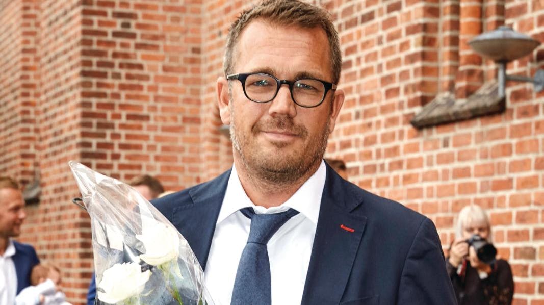 Den tidligere DR-vært har overlevet en massiv hjerneblødning. Det fortæller han i et længere opslag på Facebook.