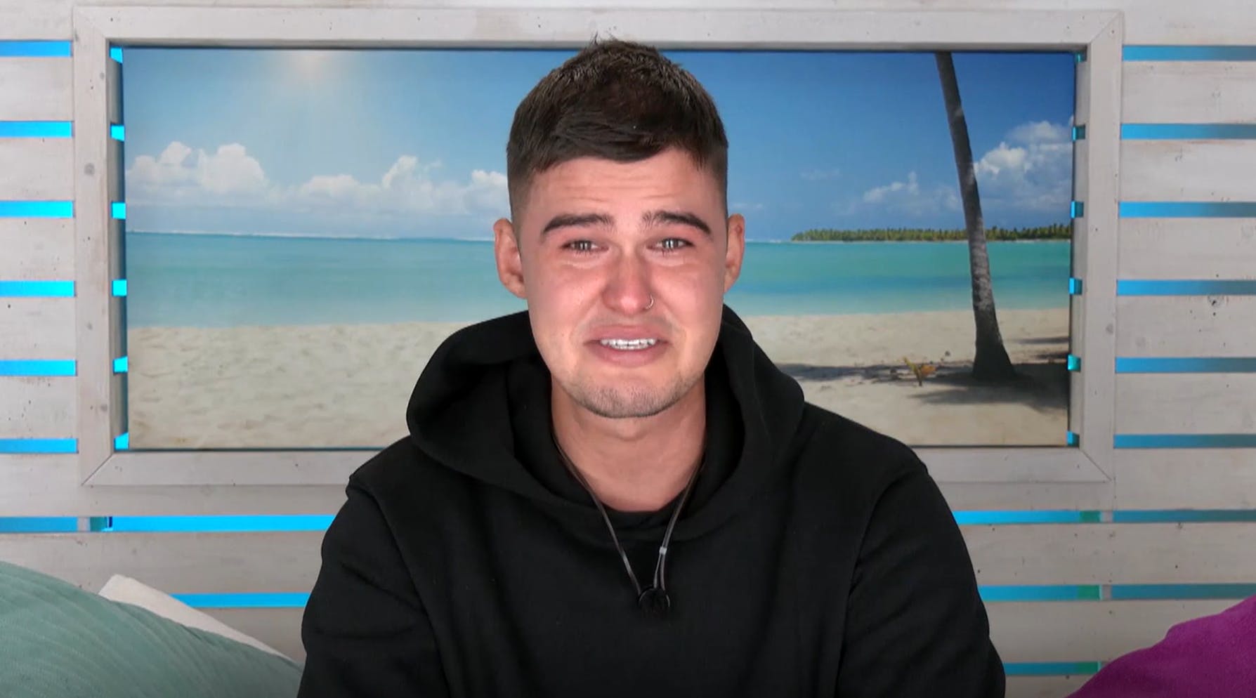 William bliver bortvist af "Love Island" for fysisk krænkende adfærd.