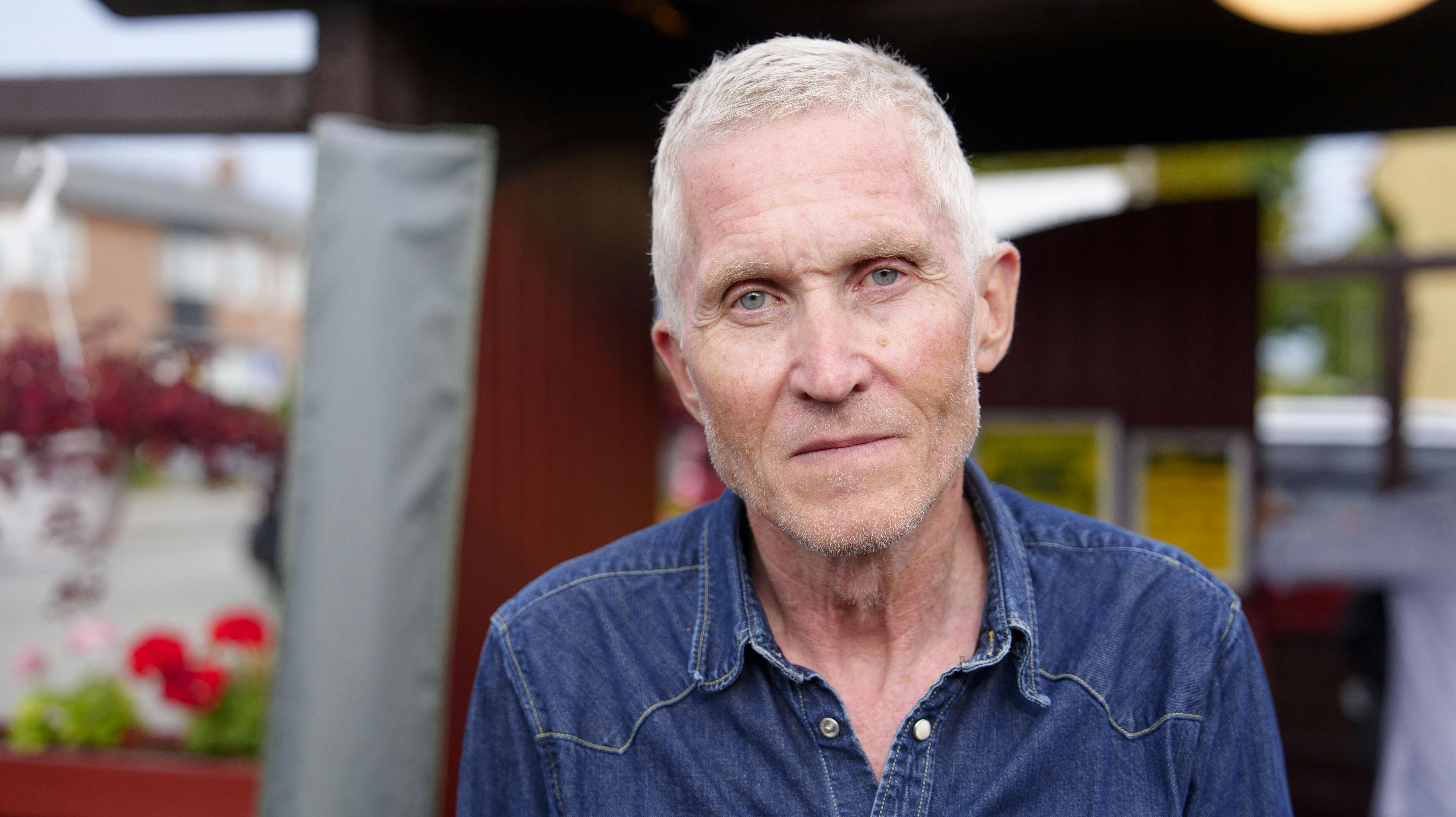 Brian Holm kan ikke selv huske en episode fra 1998, hvor SE og HØR overværede en stor pose kanyler falde ud af skabet i hjemmet på Frederiksberg.