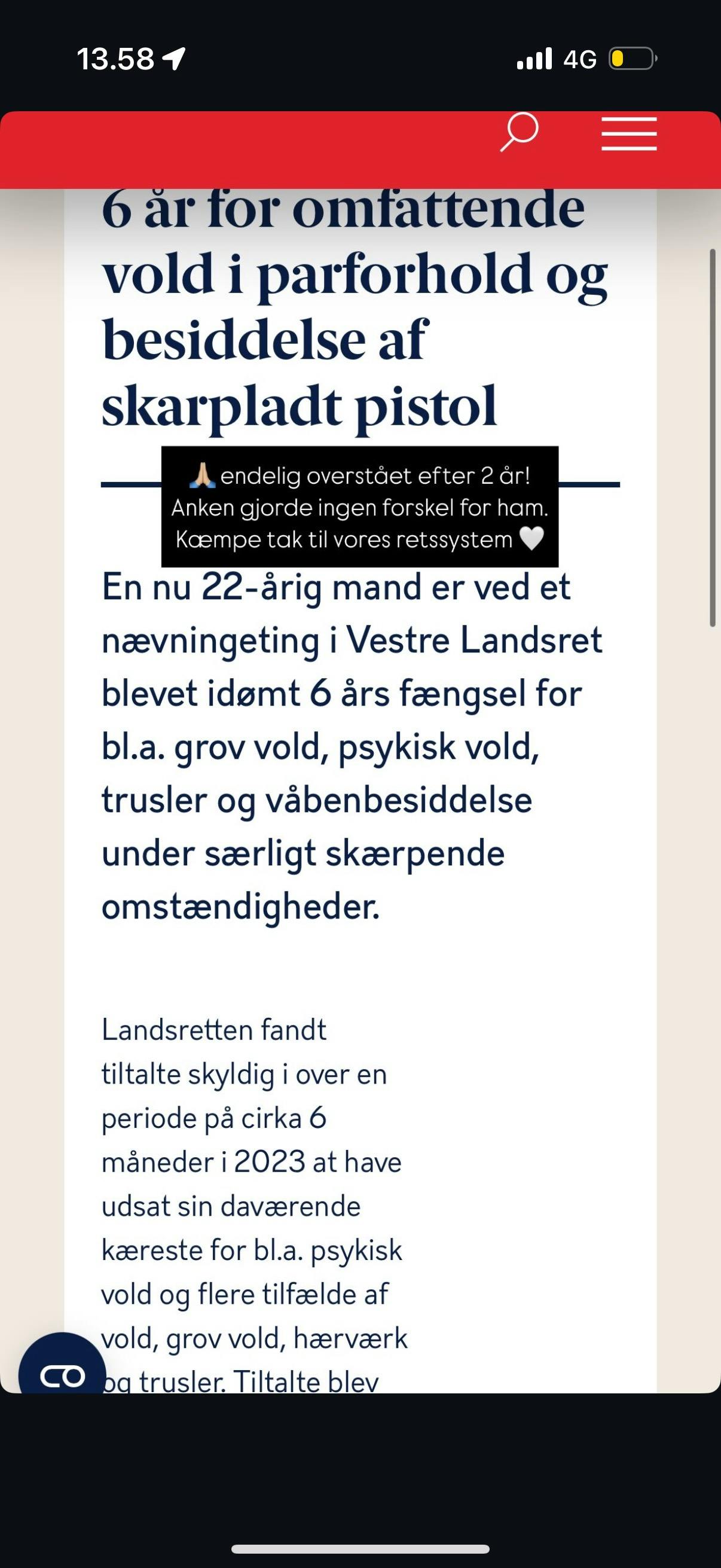 Sådan markerer kvinden onsdag eftermiddag, at manden er blevet dømt i landsretten.