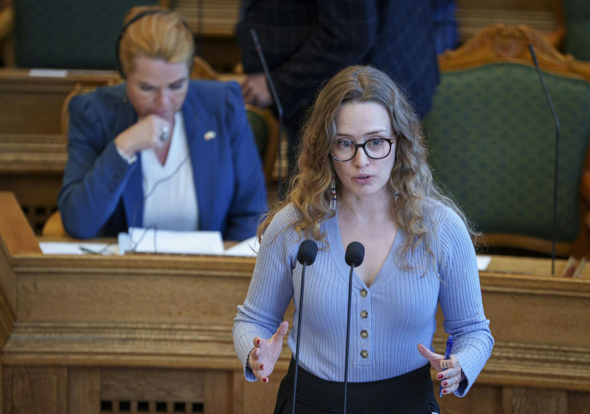Aki-Matilda Høegh-Dam søger orlov fra Folketinget.&nbsp;