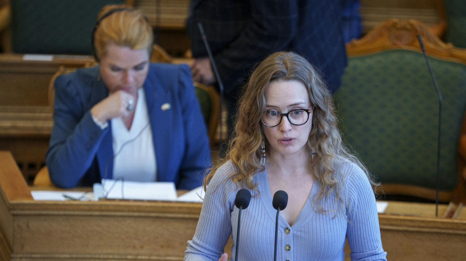 Aki-Matilda Høegh-Dam søger orlov fra Folketinget. 