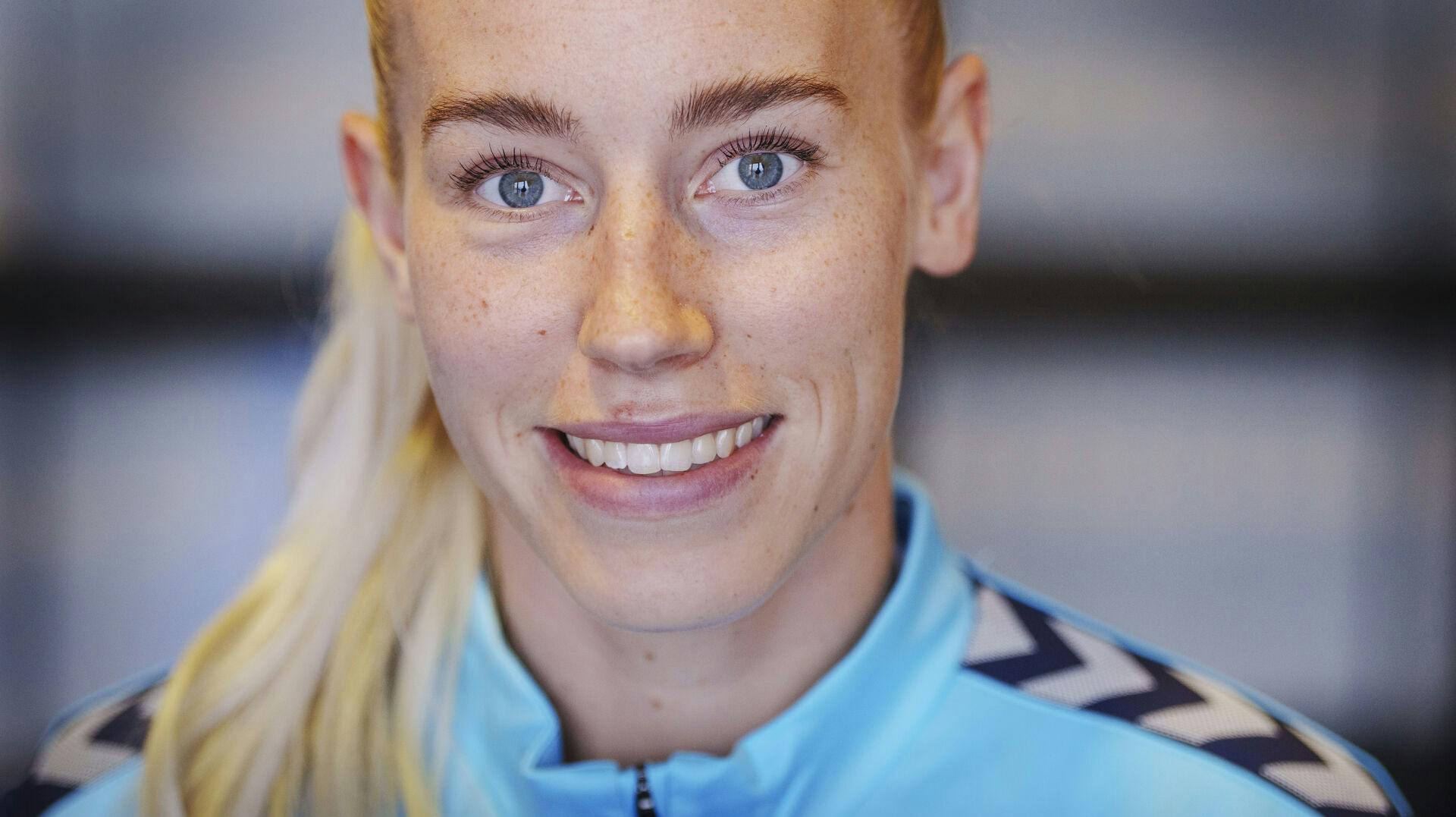 Amalie Vangsgaard skal giftes. 