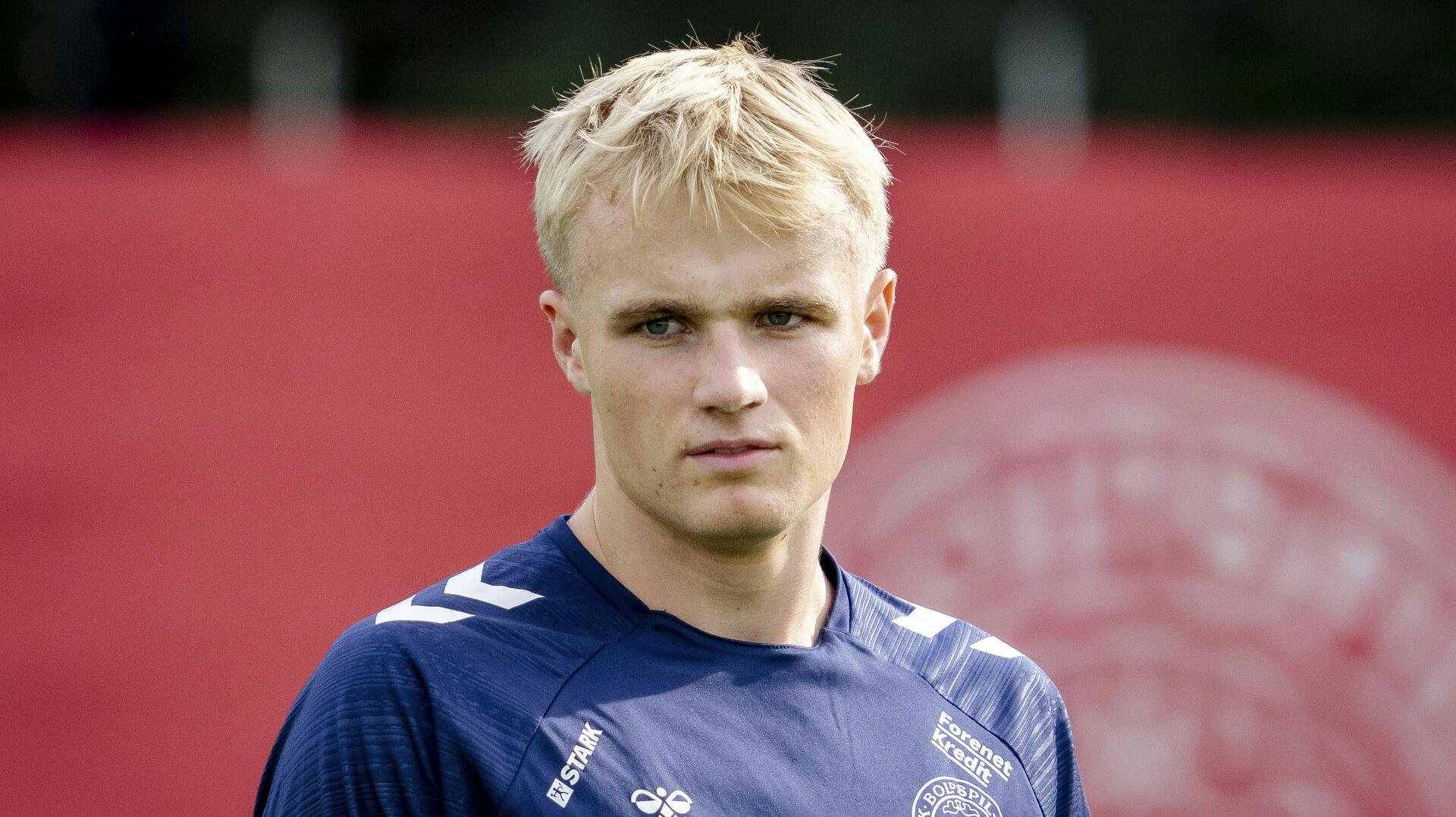 Victor Froholdt har på lidt over et halvt år spillet sig ind i fodboldens elite.