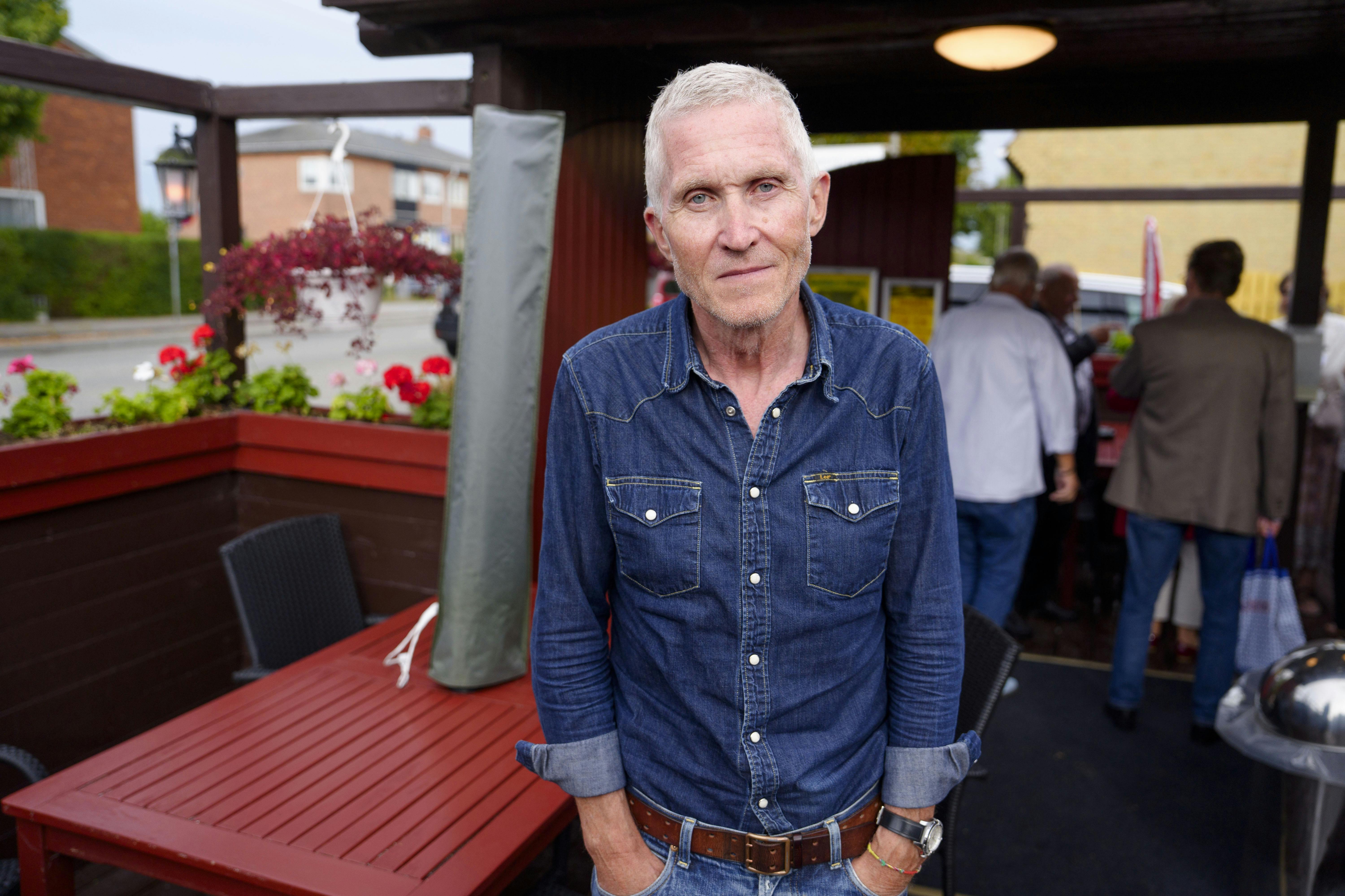 Brian Holm fortæller, at hans søn Albert Holm ikke længere kører cykelløb. Han jagter i stedet en helt anden drøm.
