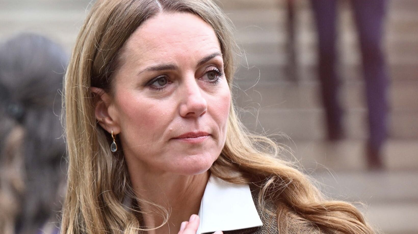 Prinsesse Kate har bestemt ikke kun fået rosende ord og kommentarer om sit nye look. Flere påpeger blandt andet, at der må være tale om ”den grimmeste” paryk – og antyder dermed, at prinsessen stadig kæmper mod kræft