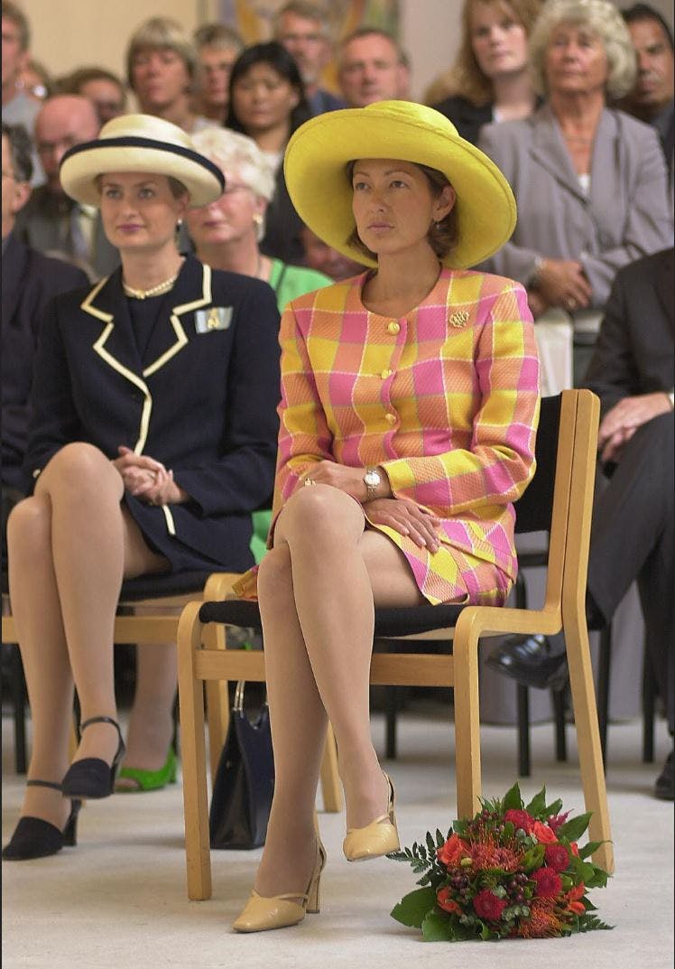 Susanne Vind i 2001 med daværende prinsesse Alexandra. Kort tid efter droppede hun hofdame-tjansen..