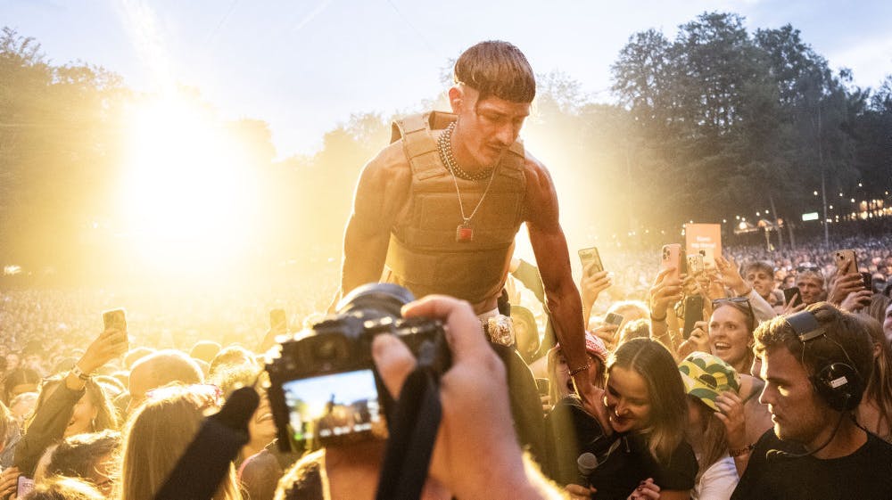 Københavns Kommune forventer trafikale udfordringer, når Tobias Rahim lørdag spiller på Refshaleøen. Den danske musiker spillede i august på Smukfest. (Arkivfoto). - Foto: Helle Arensbak/Ritzau Scanpix 