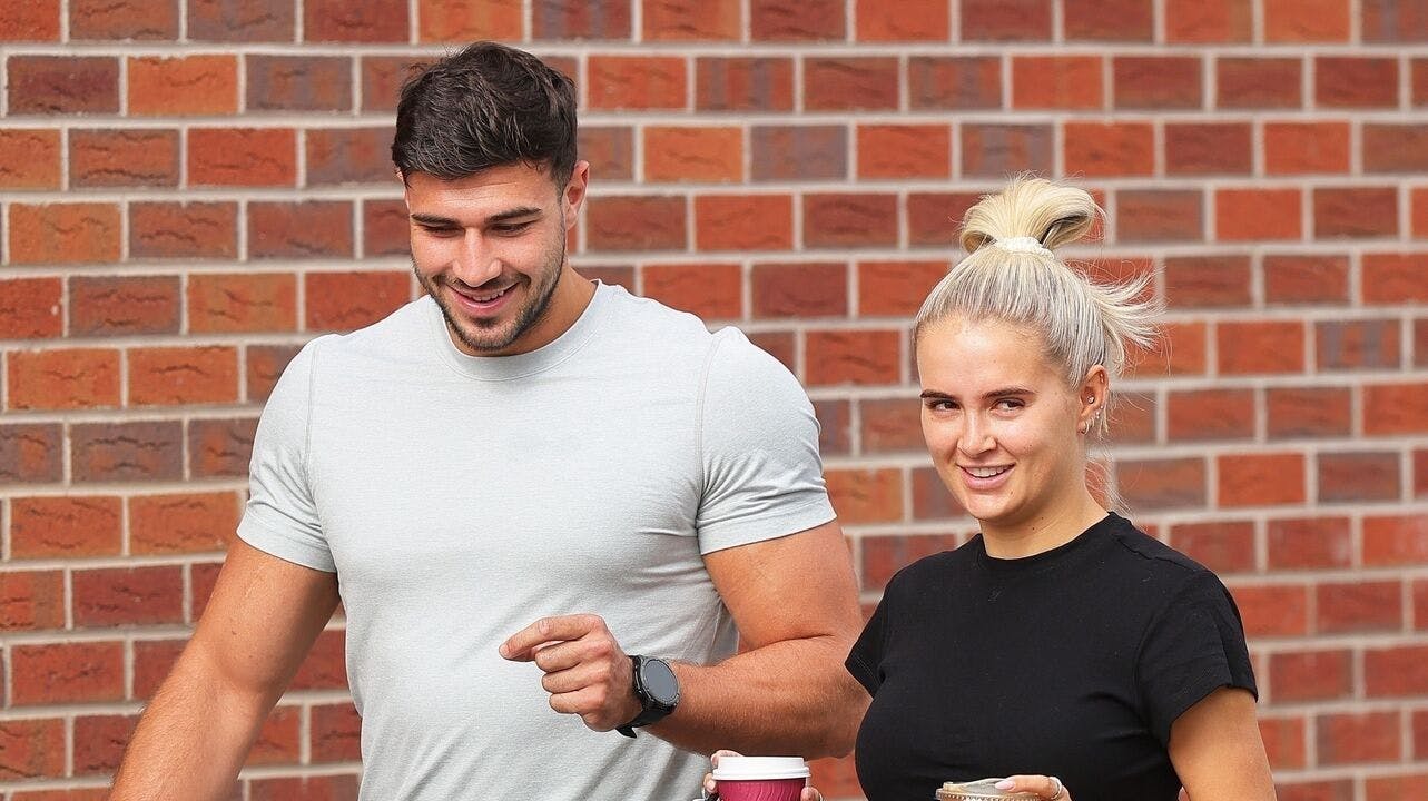Tommy Fury bliver beskyldt for at snyde til det triathlon, som han gennemførte i starten af september, hvor kæresten Molly-Mae ventede på ham ved målstregen.