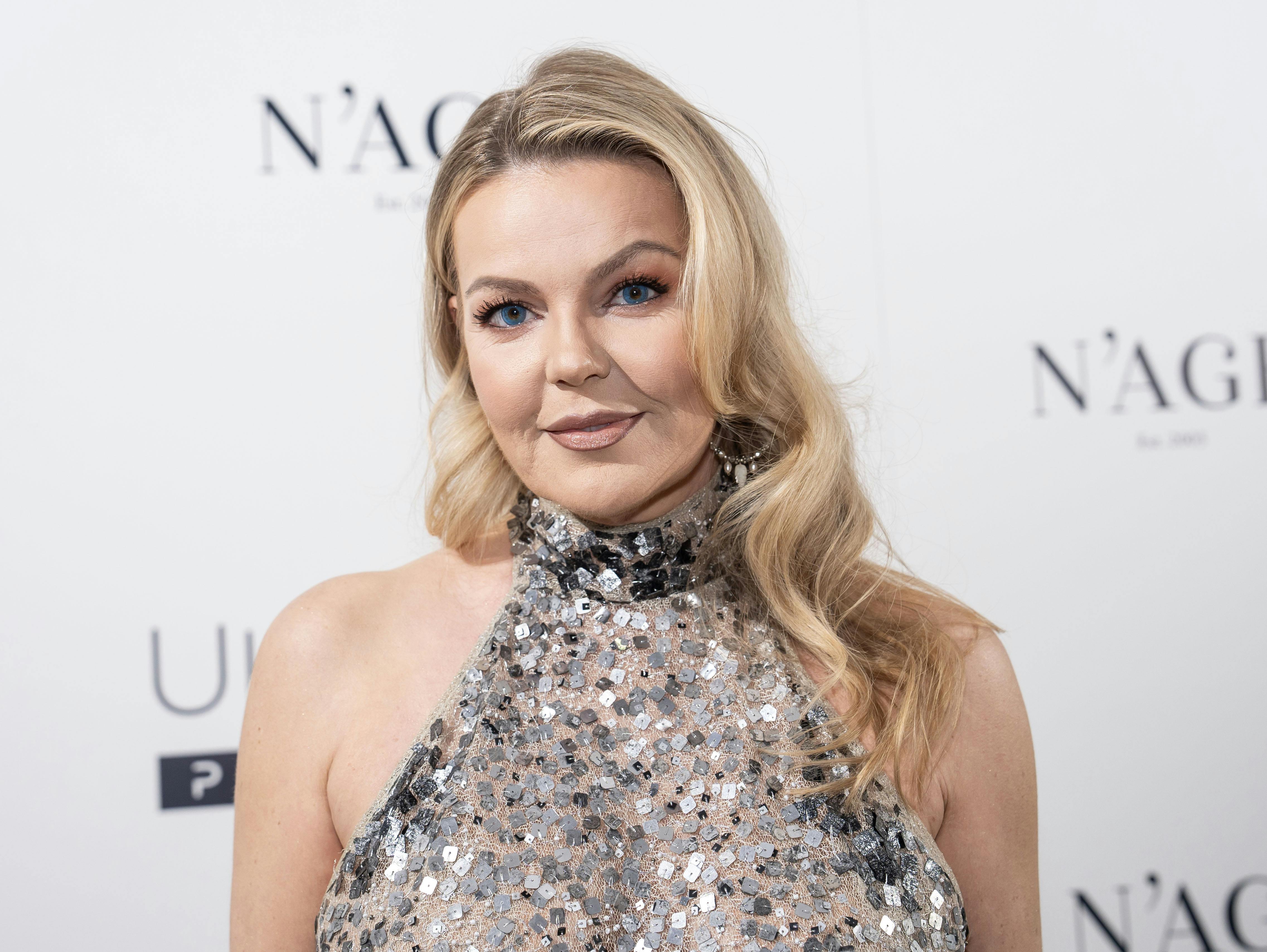 Lina Rafn åbner nu op om, hvor hård musikbranchen kan være for en nybagt mor.
