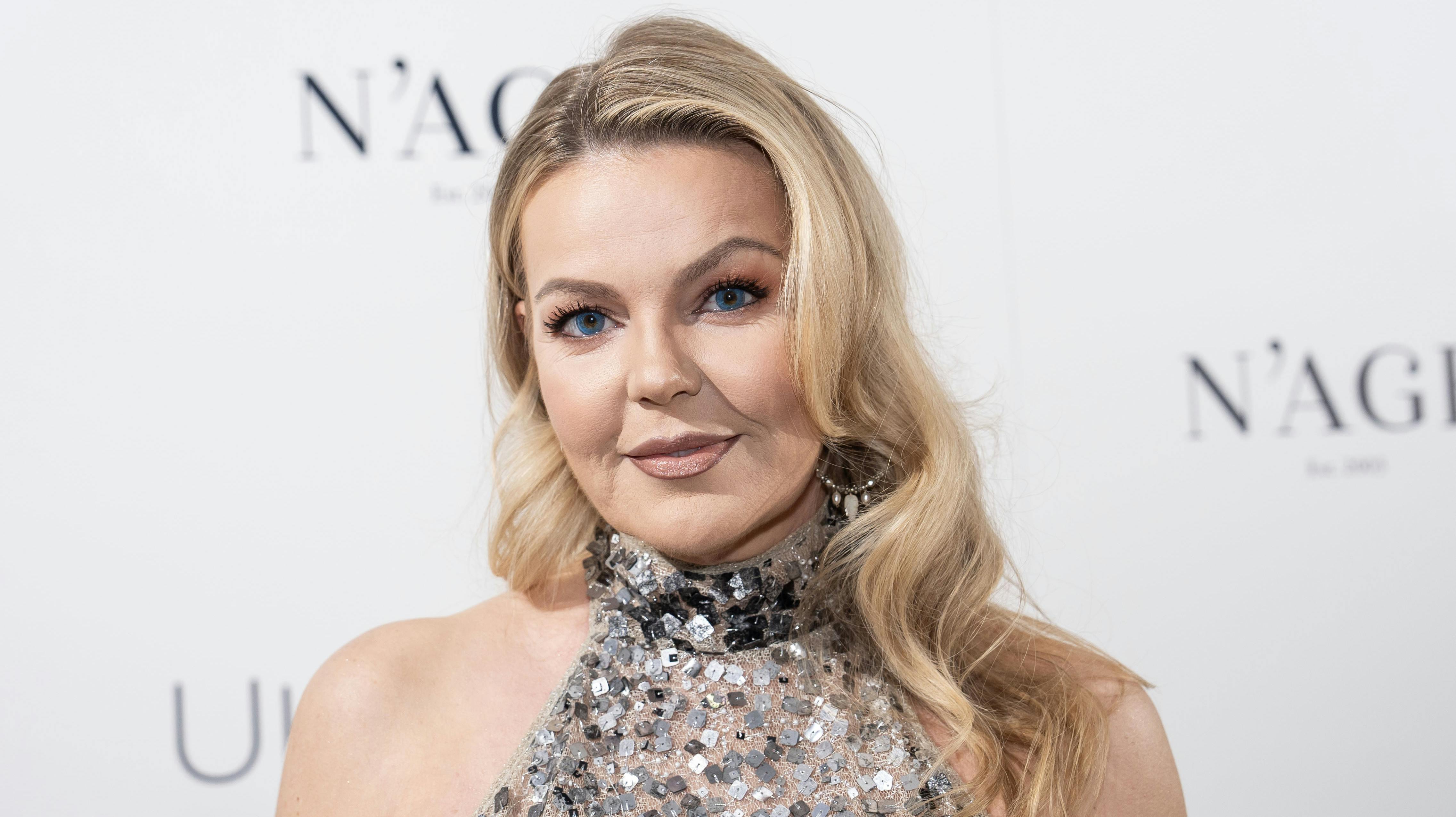 Lina Rafn åbner nu op om, hvor hård musikbranchen kan være for en nybagt mor.