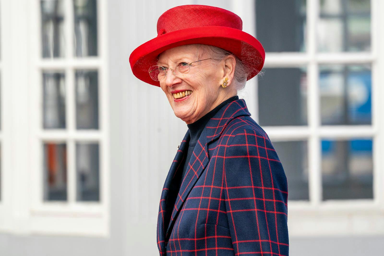 Dronning Margrethe nød sommerens togt til søs, hvor hun både kombinerede private udflugter og officielle pligter.