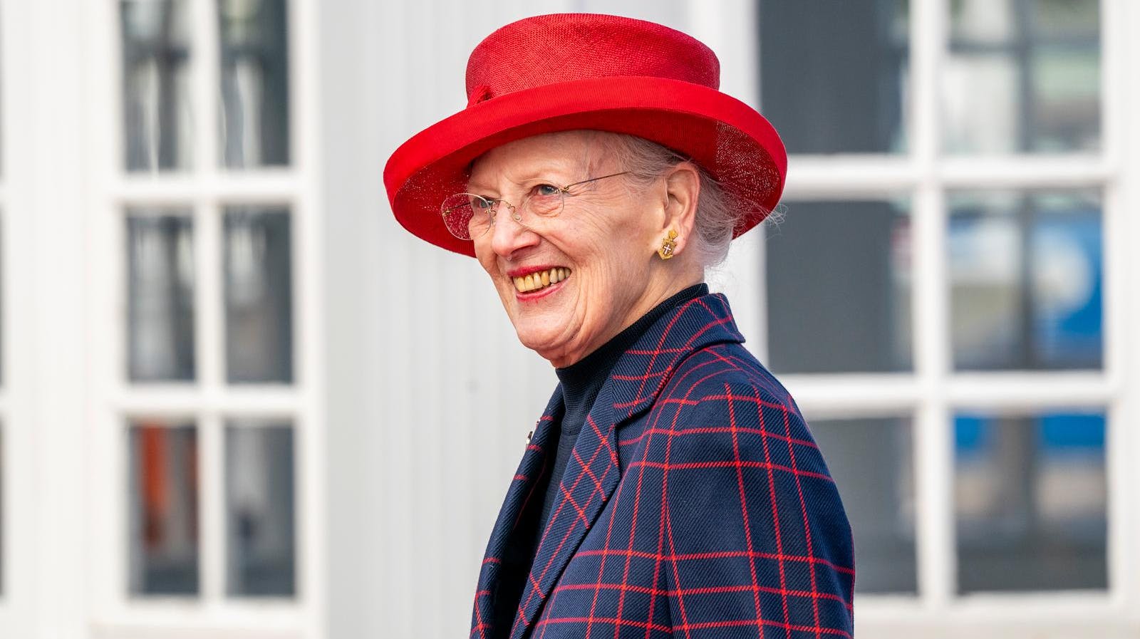 Dronning Margrethe nød sommerens togt til søs, hvor hun både kombinerede private udflugter og officielle pligter.