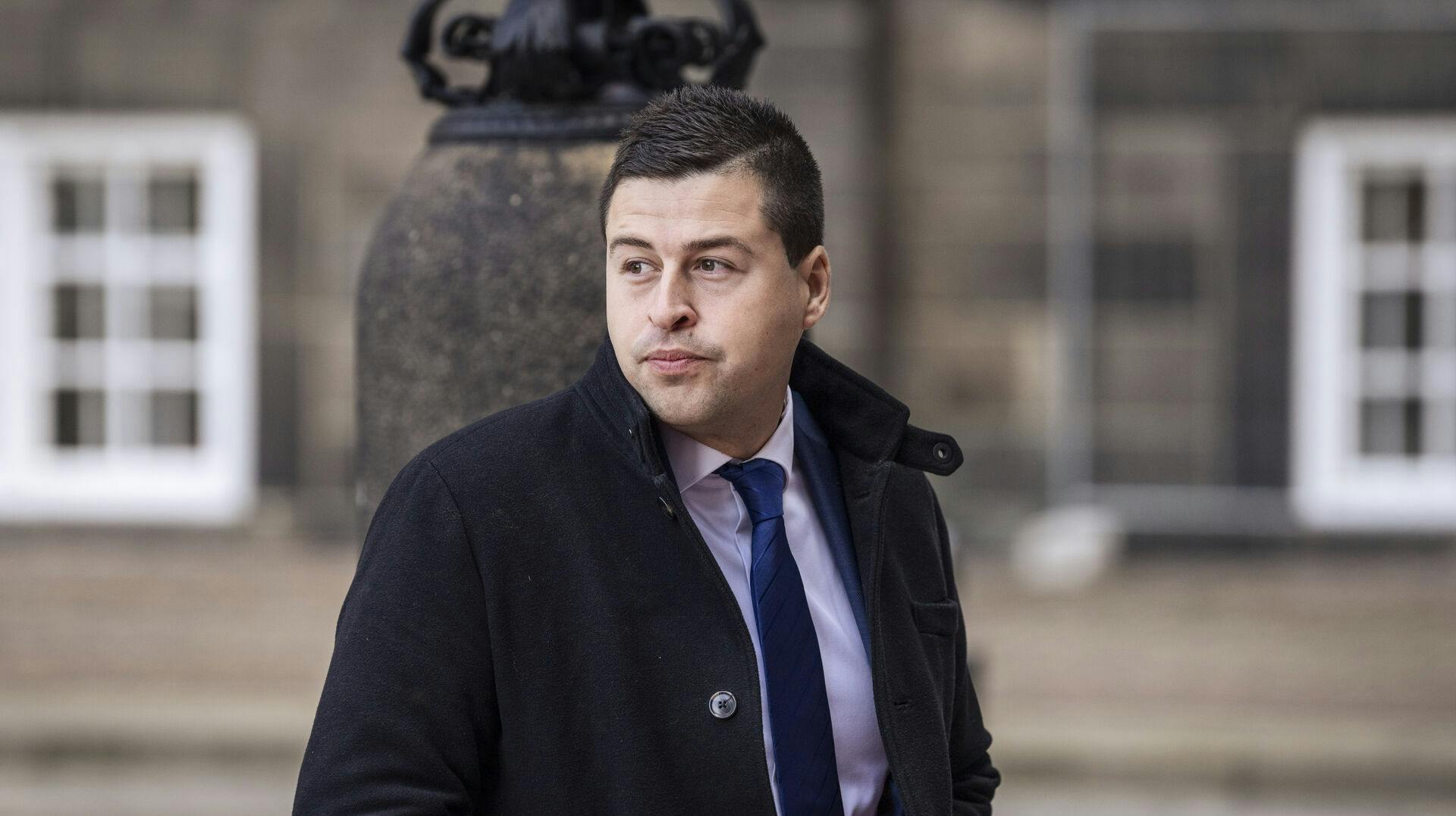 Mike Fonseca bekræfter, at han har stævnet folketingsmedlem Monika Rubin (M).
