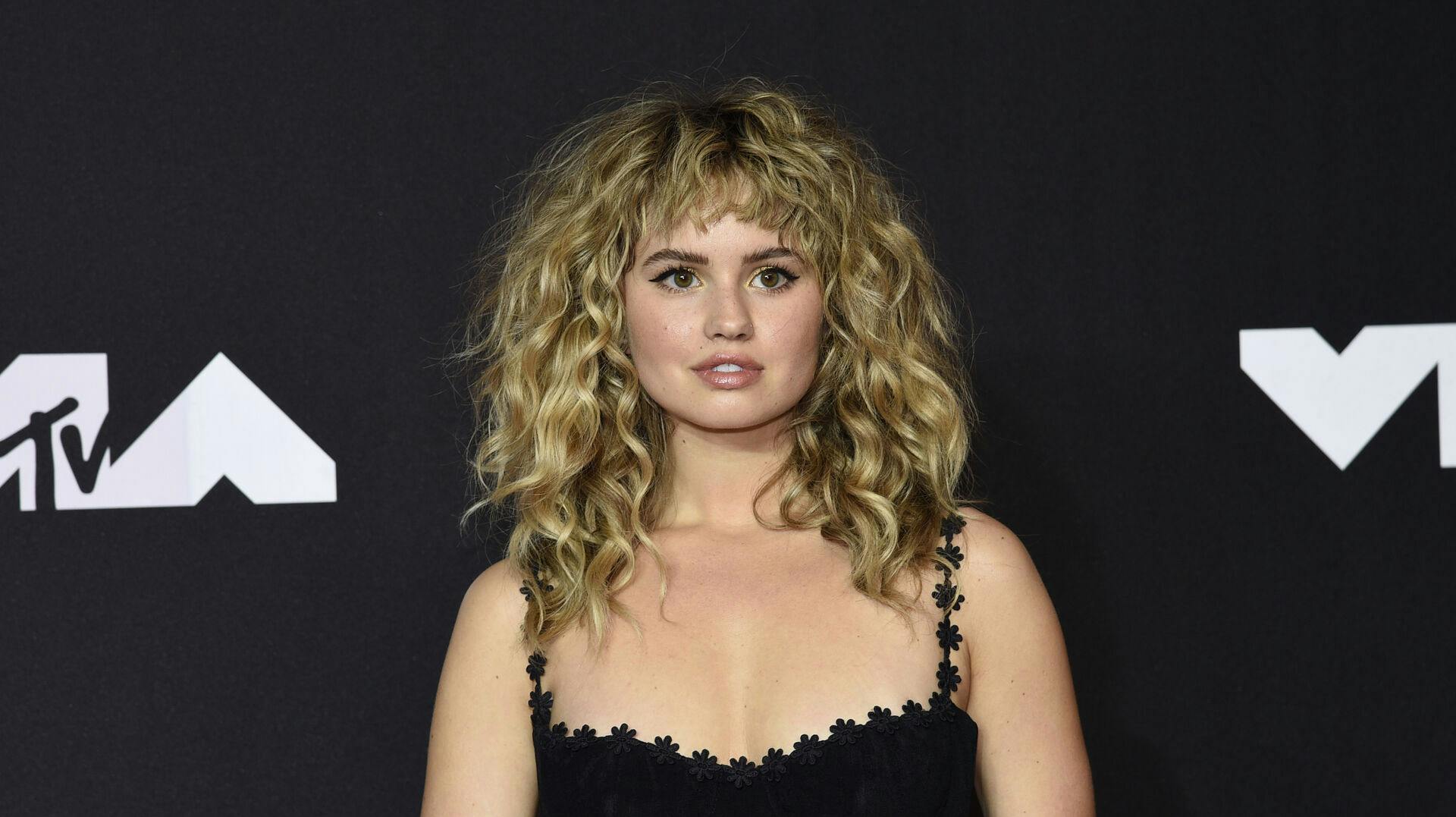 Debby Ryan venter sit første barn.