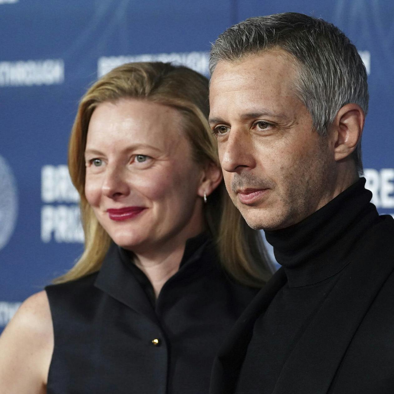 Emma Wall og Jeremy Strong sammen på den røde løber tidligere i år.