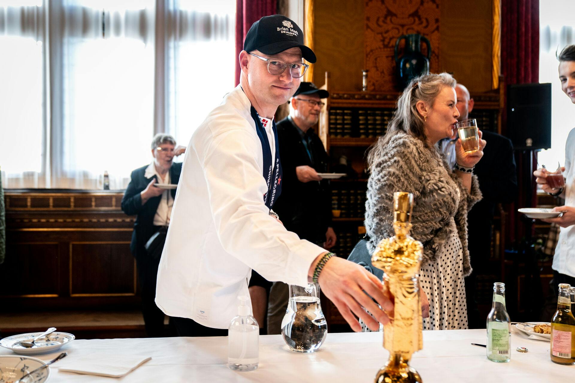 Brian Mark Hansen stopper som køkkenchef på Søllerød Kro. I 2023 var han med til at vinde VM for kokke, Bocuse d'Or.