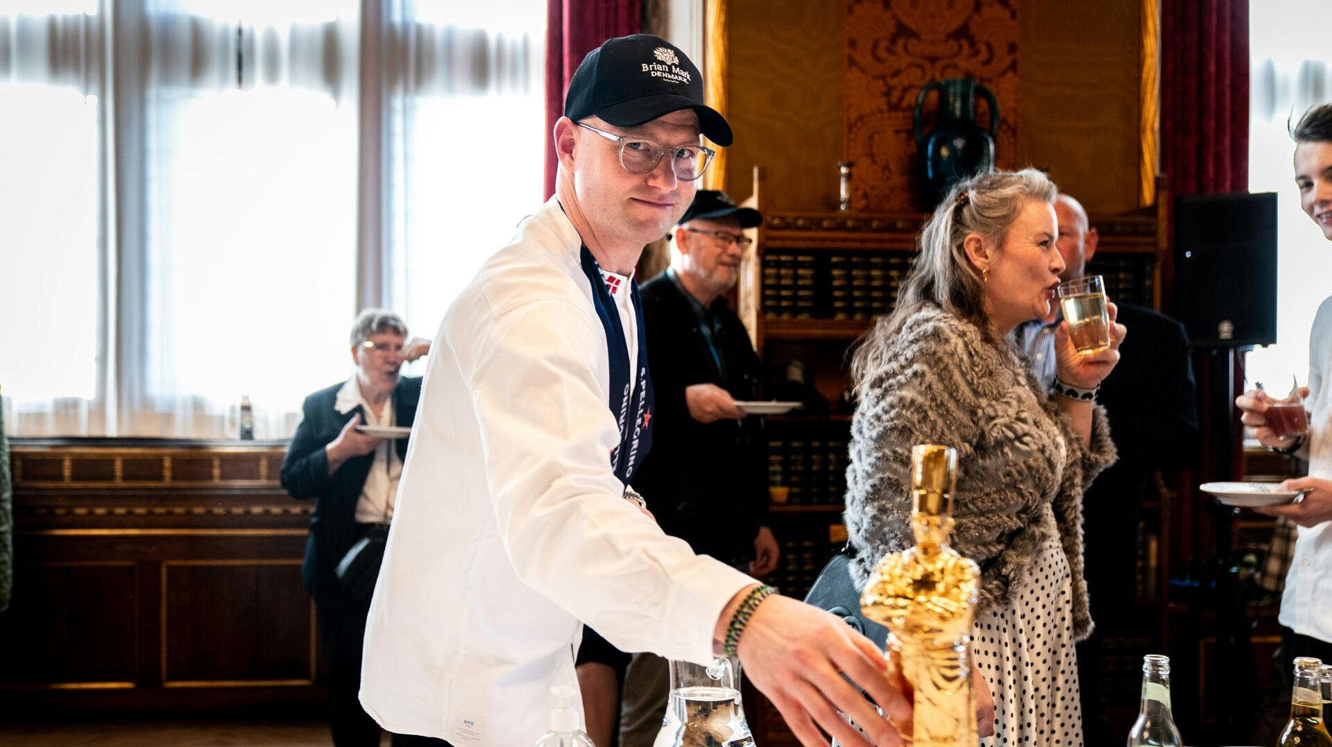Brian Mark Hansen stopper som køkkenchef på Søllerød Kro. I 2023 var han med til at vinde VM for kokke, Bocuse d'Or.