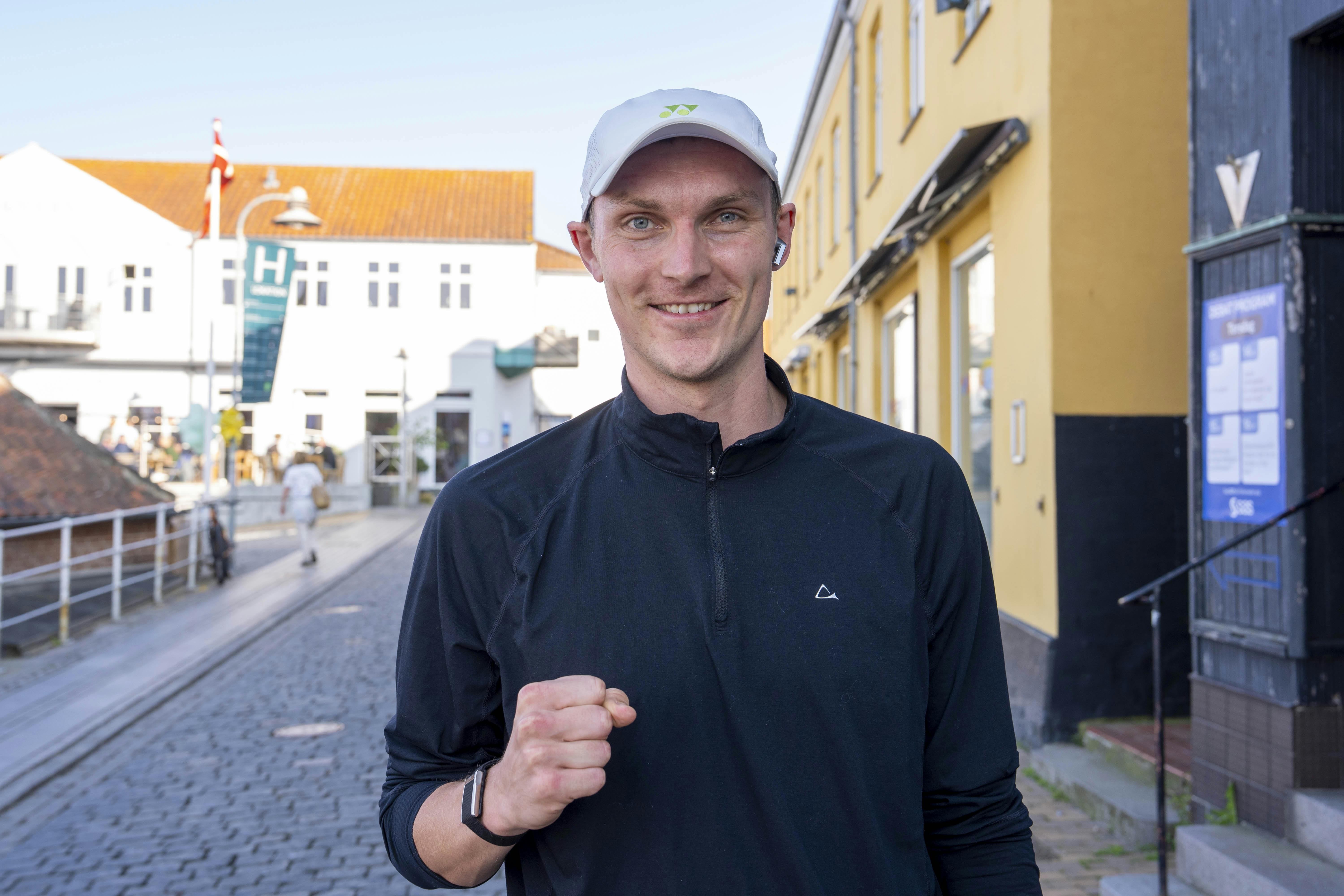 Onsdag får Viktor Axelsen comeback efter en skadespause på et halvt år. Her møder han japaneren Kodai Naraoka.