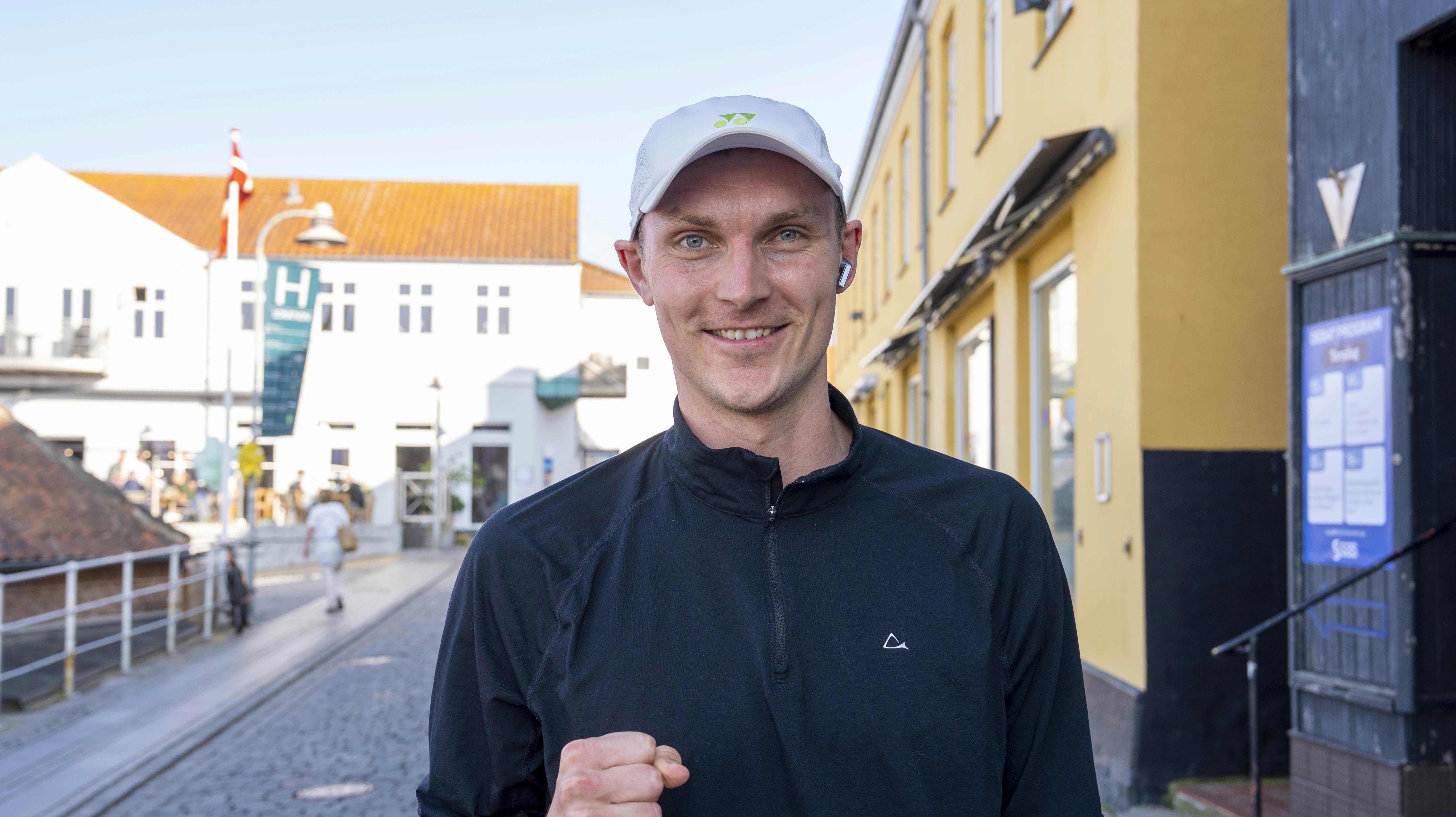 Onsdag får Viktor Axelsen comeback efter en skadespause på et halvt år. Her møder han japaneren Kodai Naraoka.