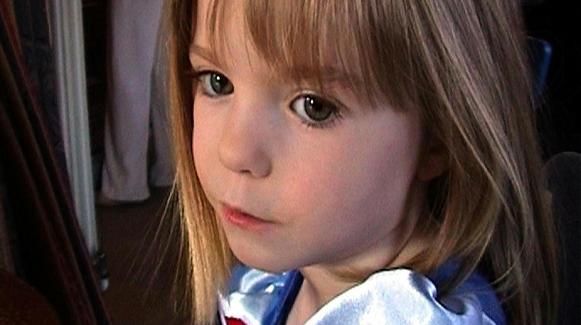 Madeleine McCann, også kaldet for Maddie forsvandt sporløst den 3. maj 2007 under familiens ferie på Algarve kysten i Portugal. Teorierne om hvad der skete med hende er mange.