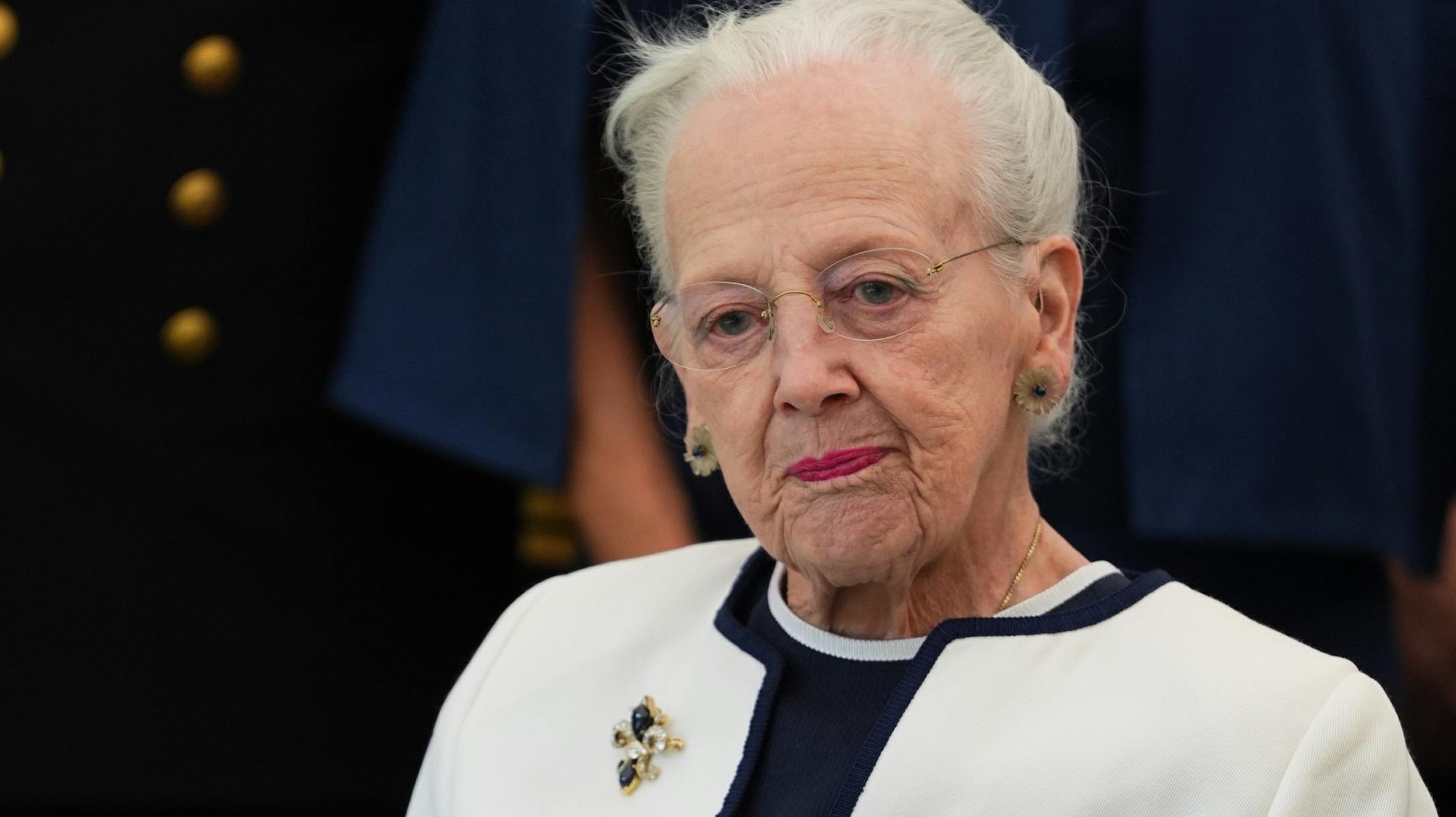 Dronning Margrethe gav 50.000 kroner væk til forfatter Ida Jessen, som er årets modtager af Rungstedlundprisen.
