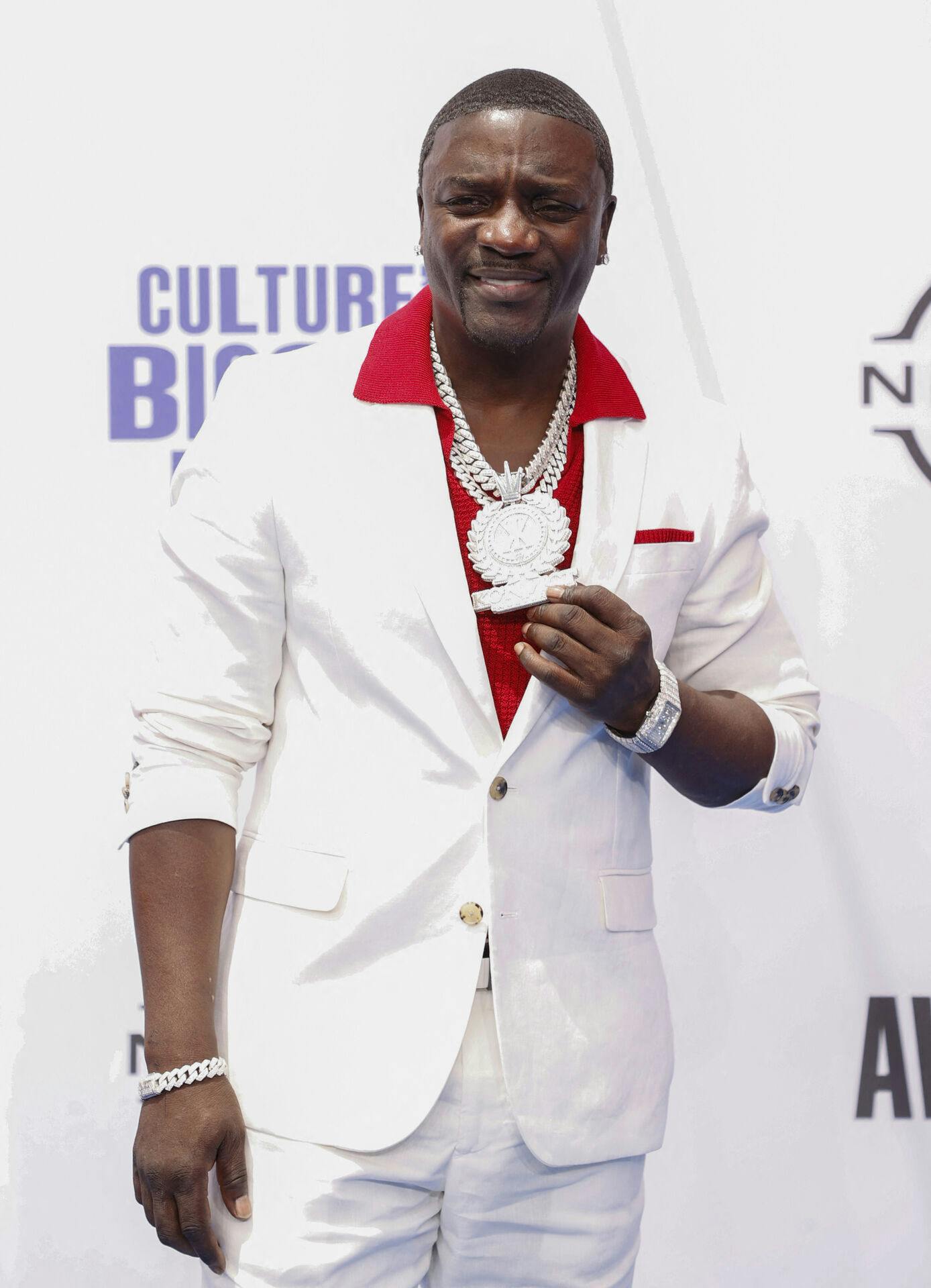 Akon skal skilles fra konen Tomeka Thaim. Han kommer dog ikke til at være så "lonely".