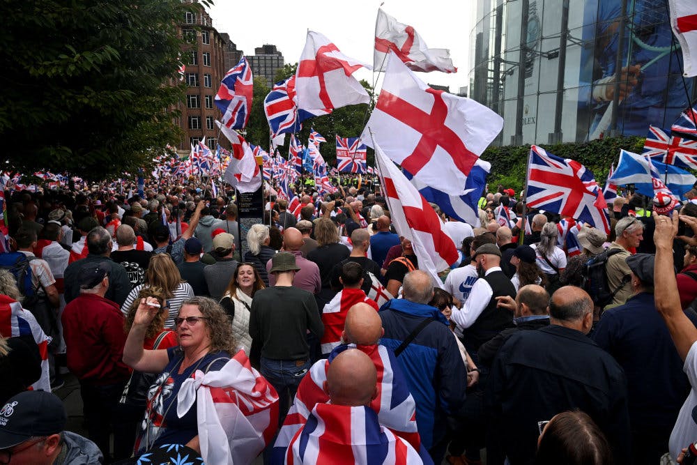 110.000 briter deltager i højreorienteret demonstration i London.
