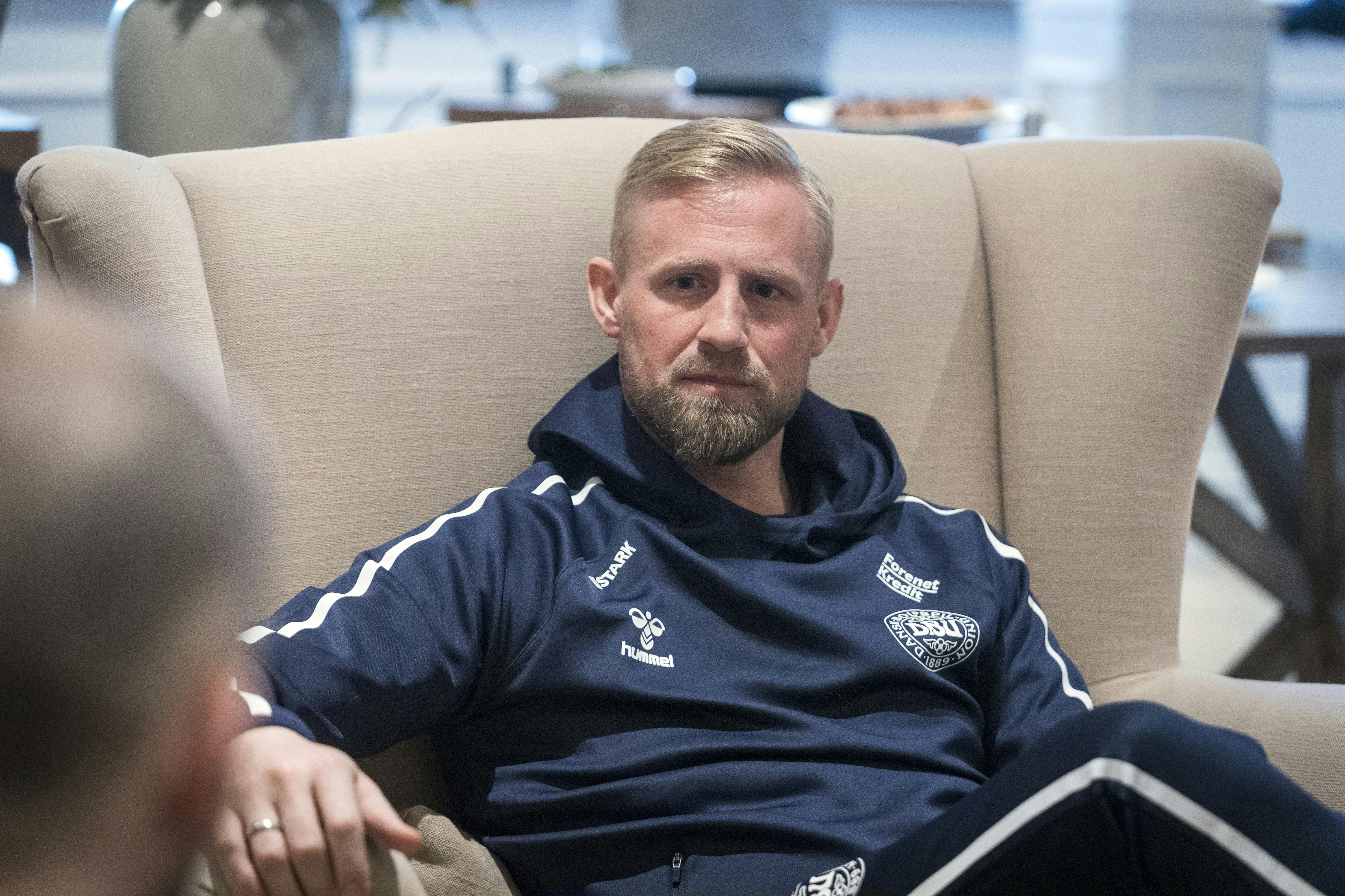 Det er ikke meget tid, Kasper Schmeichel, 38, tilbringer i sit Glasgow -hjem, for ofte går turen hjem til vennen Peter.