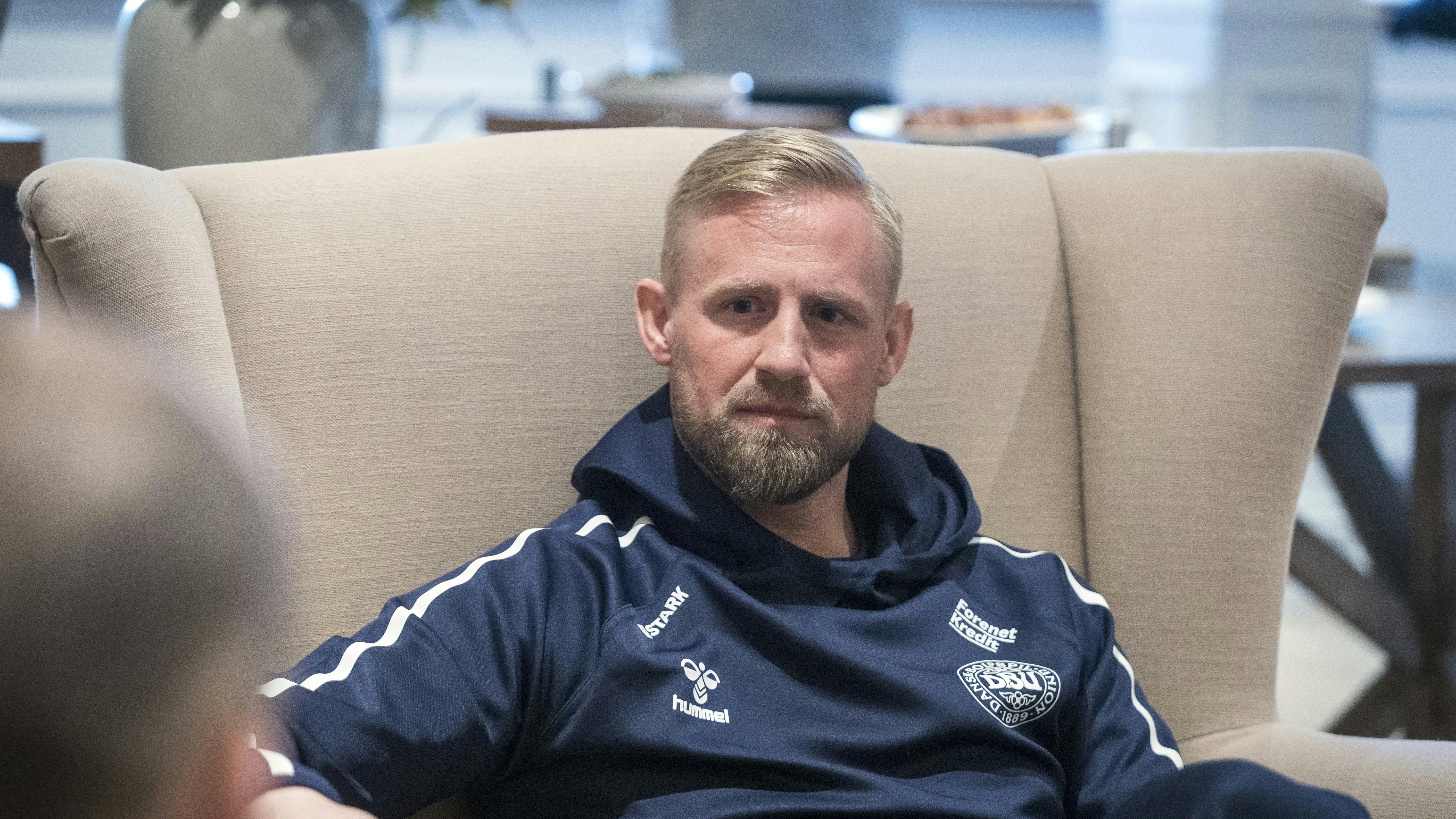 Det er ikke meget tid, Kasper Schmeichel, 38, tilbringer i sit Glasgow -hjem, for ofte går turen hjem til vennen Peter.