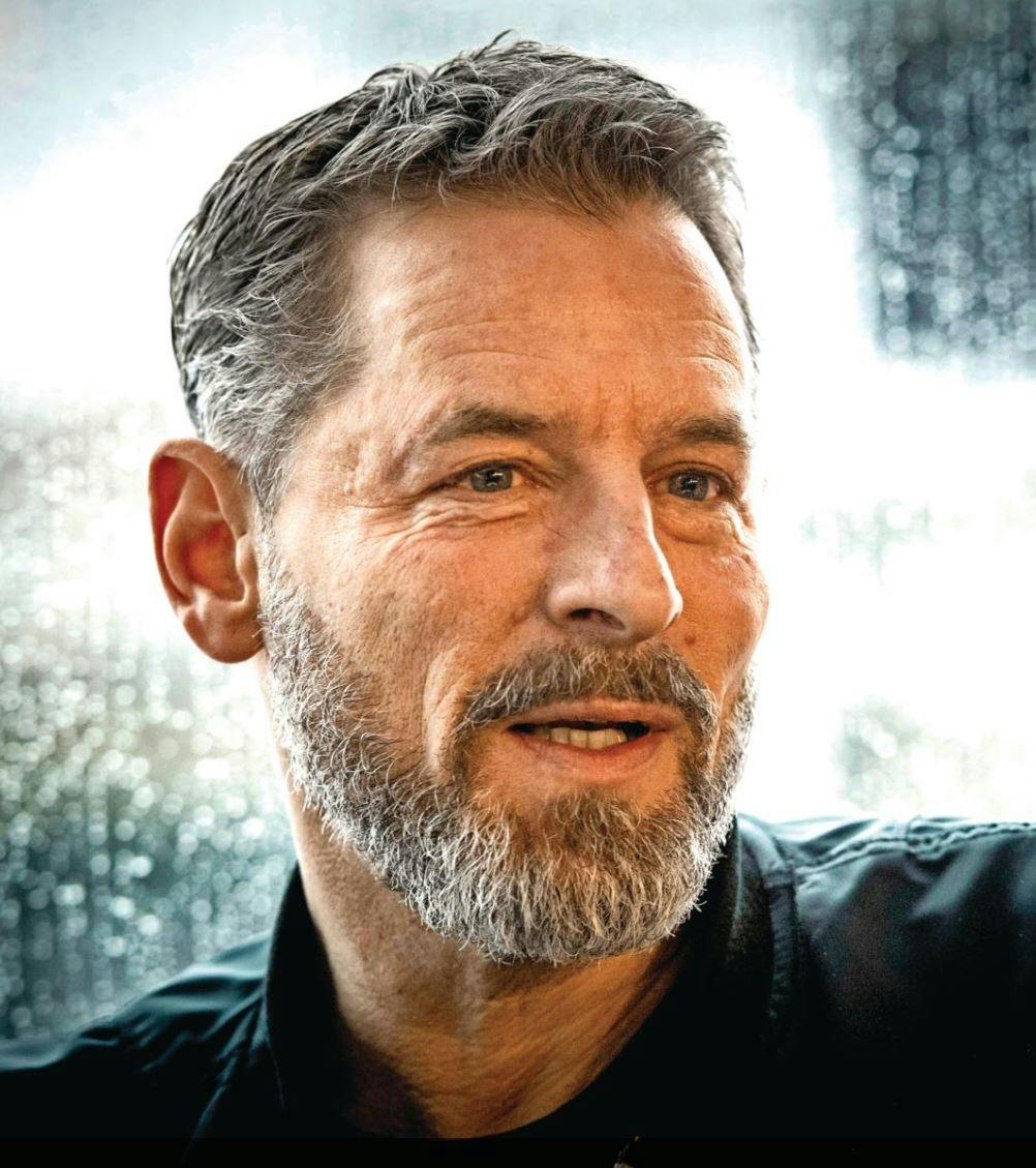Mikael Birkkjaer, 67, har nået folkepensionsalderen  - og det er åbenbart tidspunktet at skille sig af med ferieboligen.