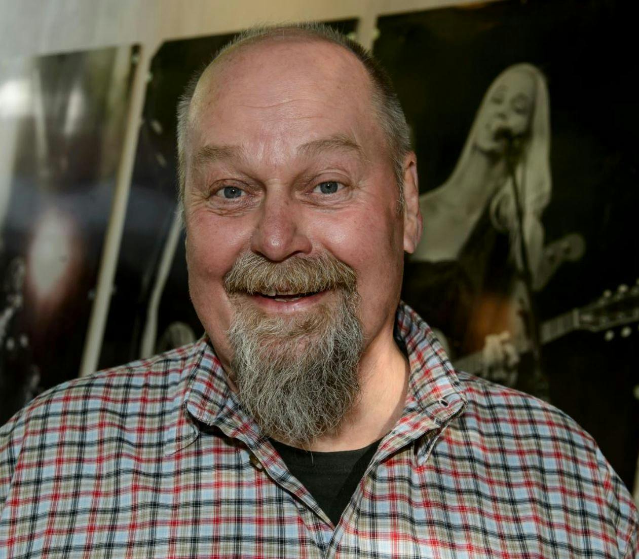 75-årige Søren Rislund har været fremme med den store portemonnæ.
