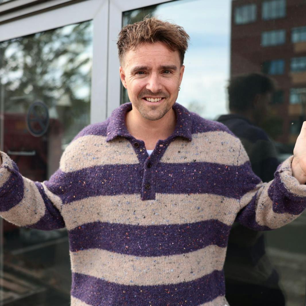 Signalet er ikke til at tage fejl af: Tag Martin som han er. For det er det, du får, når programmet lørdag går i luften.