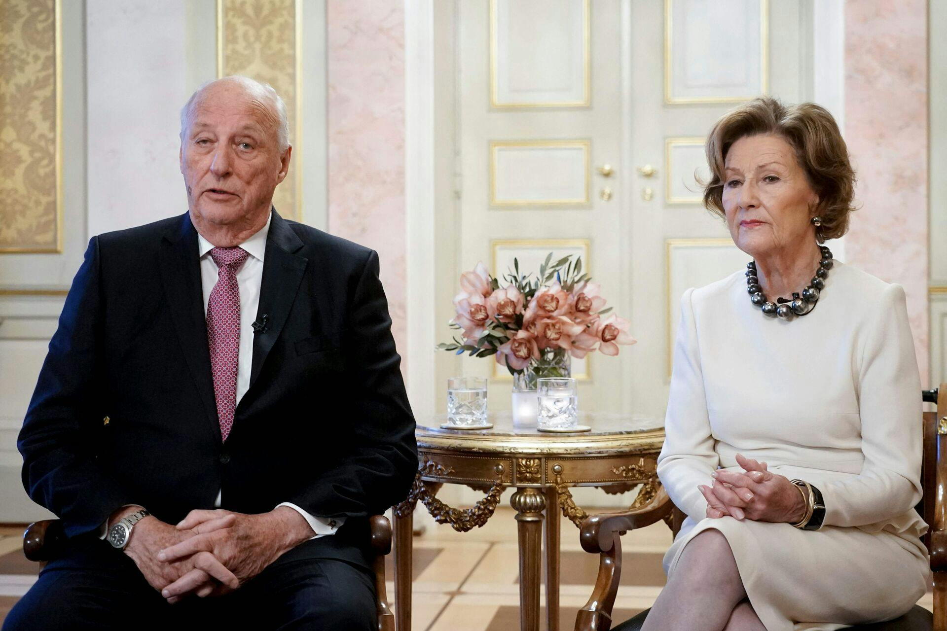 Kong Harald og dronning Sonja fortalte i 2024, at prinsesse Märtha Louise ikke længere vil udføre officielle pligter for det norske kongehus.