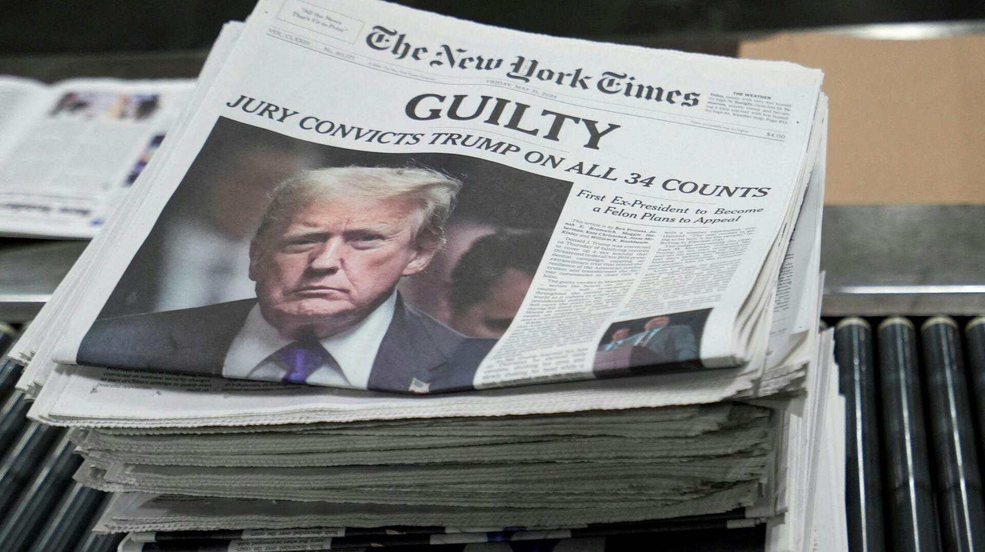 Donald Trump har det svært med sandheder. Særligt når de står i avisen her, som han elsker at hade. Og nu også at sagsøge.