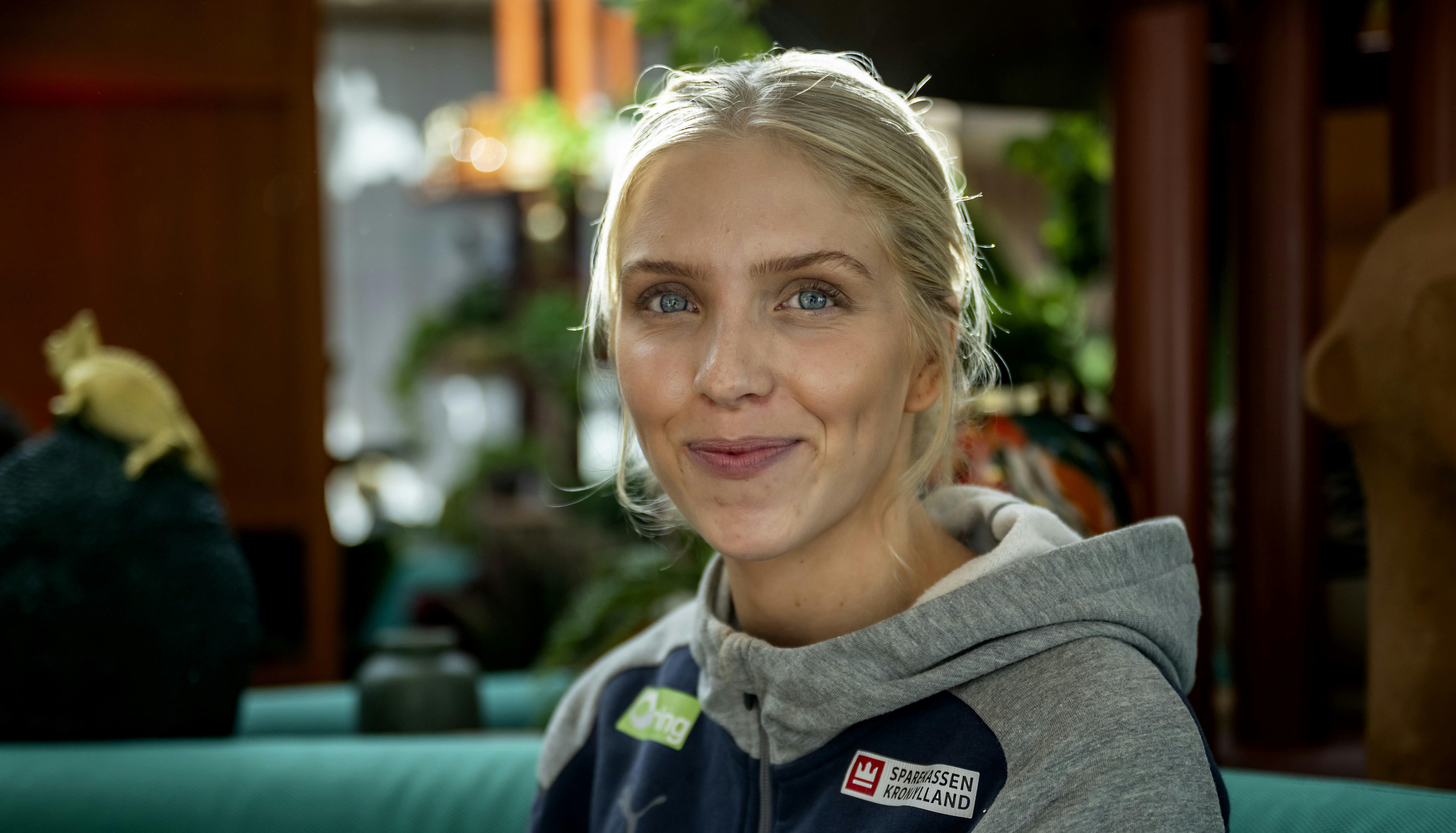 Det var en meget glad Julie Scaglione, som endelig kunne møde ind i landsholdslejren igen efter korsbåndsskaden. En skade som bød på 15 hårde fysiske og psykiske måneder.