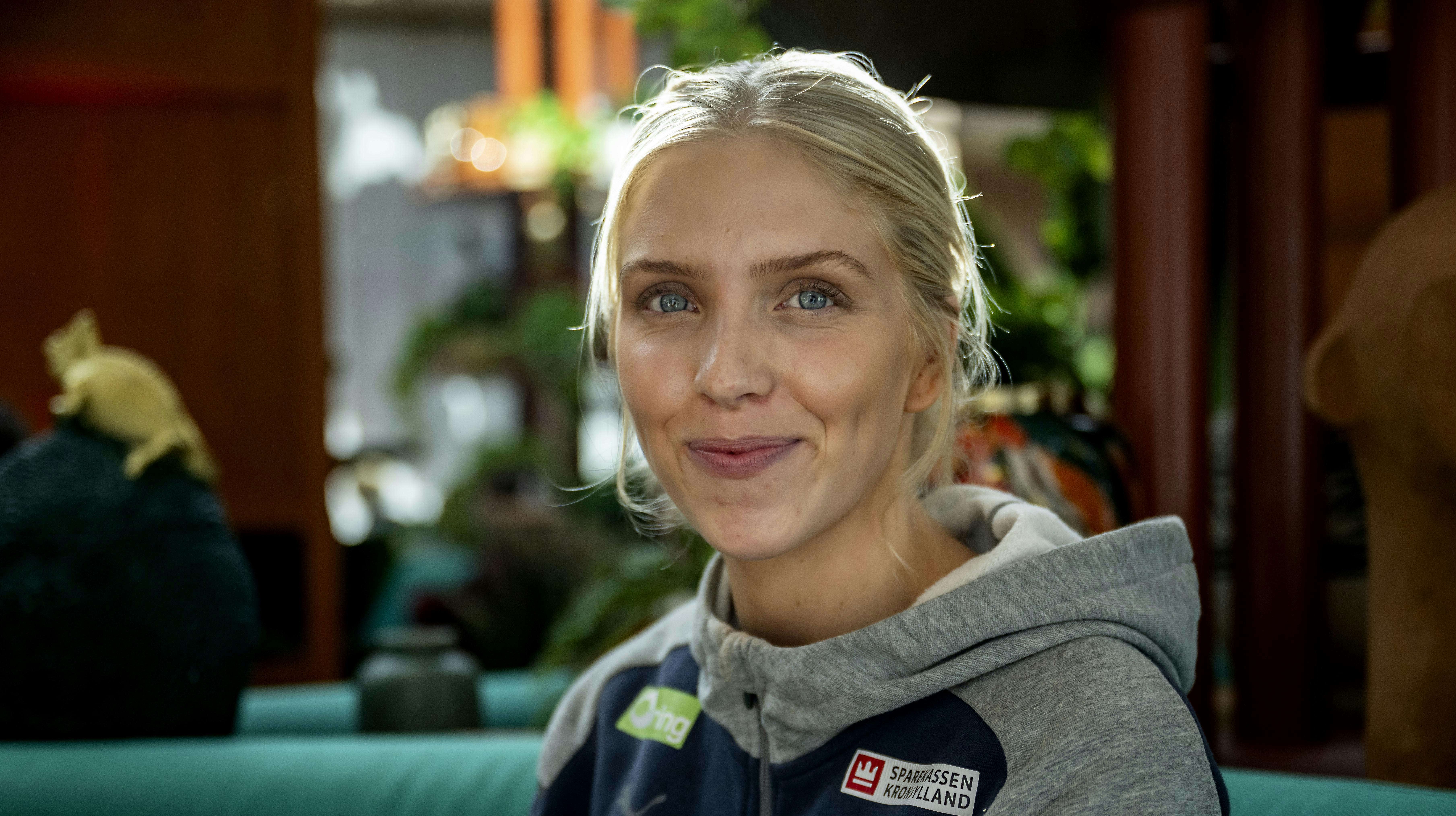 Det var en meget glad Julie Scaglione, som endelig kunne møde ind i landsholdslejren igen efter korsbåndsskaden. En skade som bød på 15 hårde fysiske og psykiske måneder.