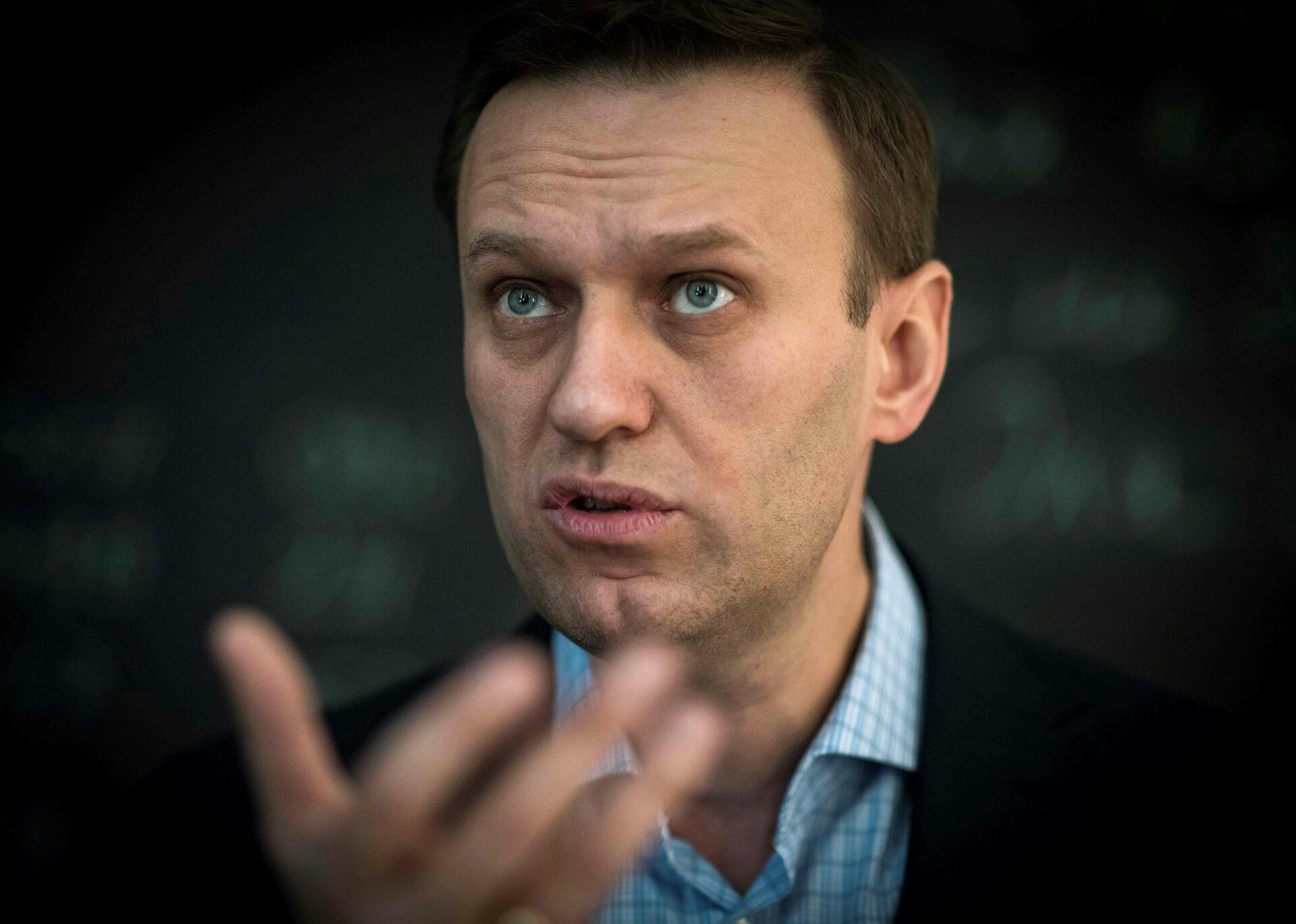 Oppositionslederen blev ifølge sin kone forgiftet.