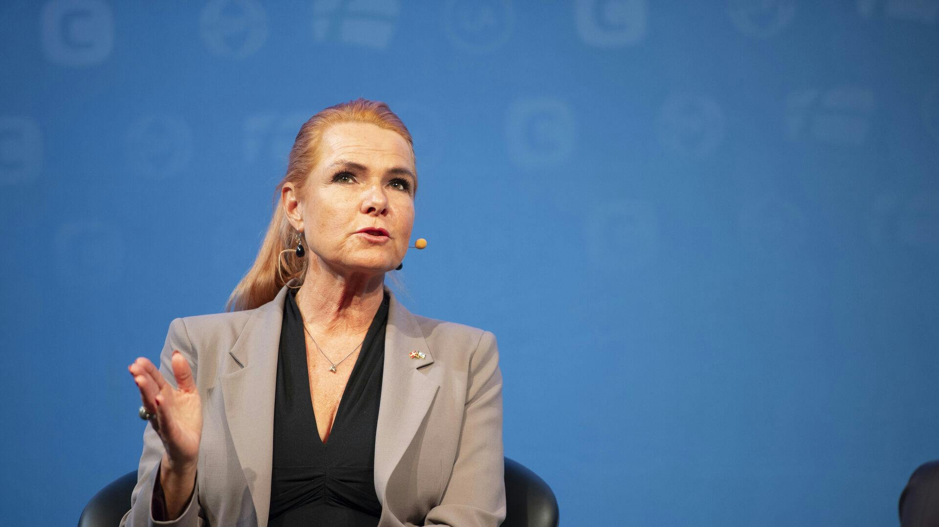 Inger Støjberg har tidligere skrevet på Facebook, at det var to mænd i en grå kassevogn, som angiveligt forsøgte at presse hende ud i midterrabatten på motorvejen.